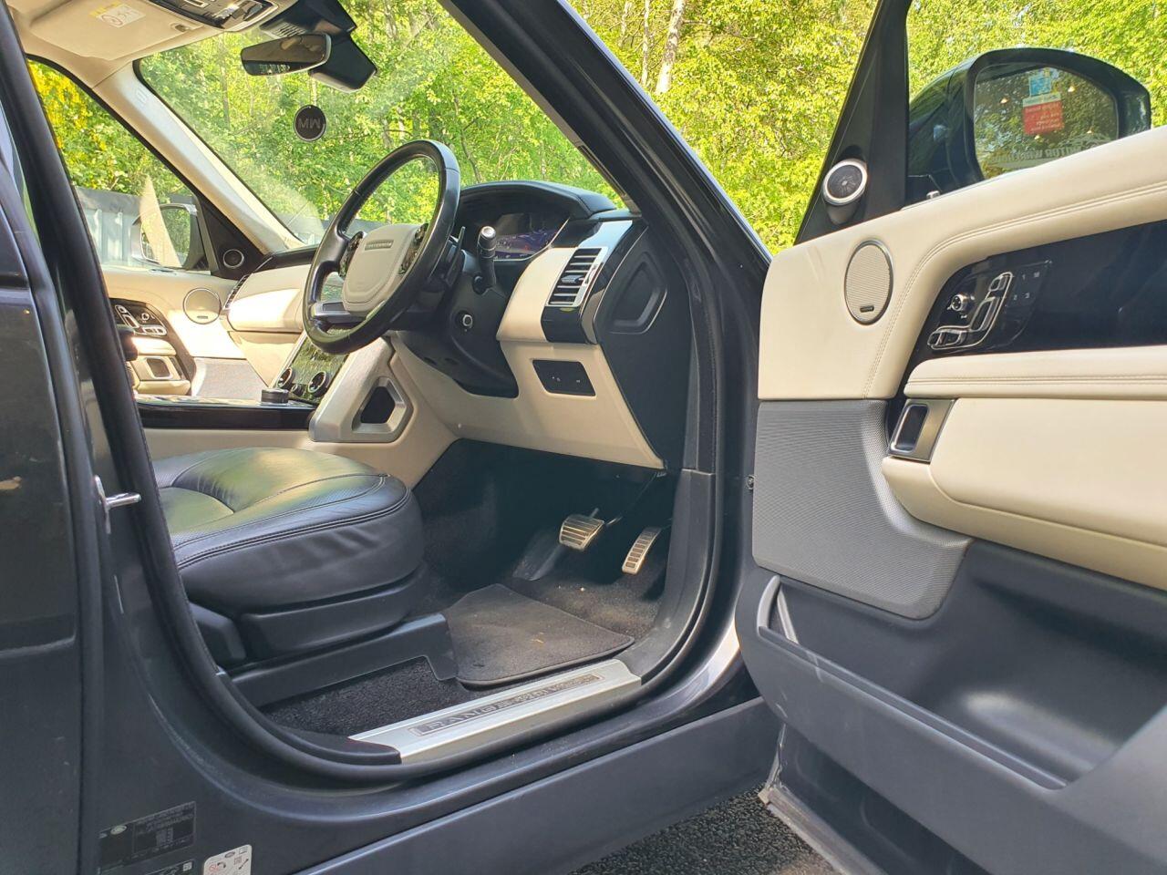 Land Rover Range Rover view 13