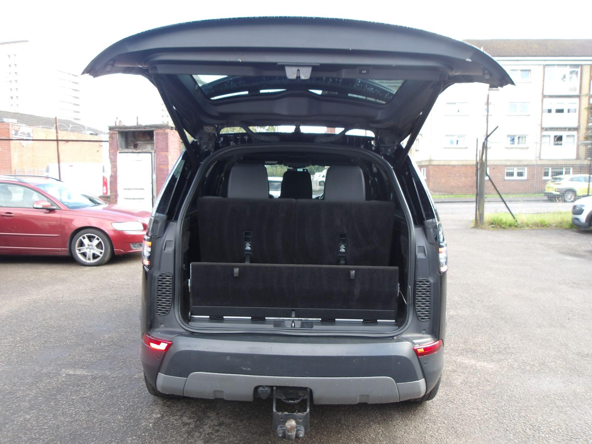 Land Rover Discovery view 13