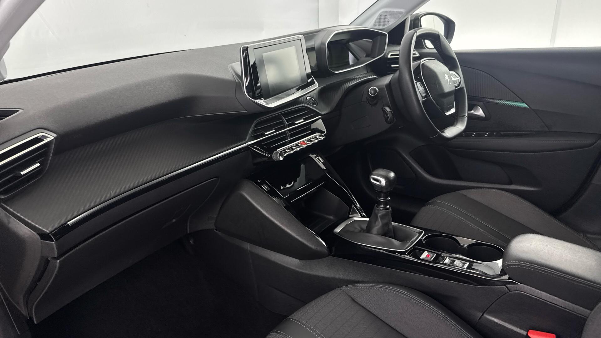 Peugeot 208 view 10