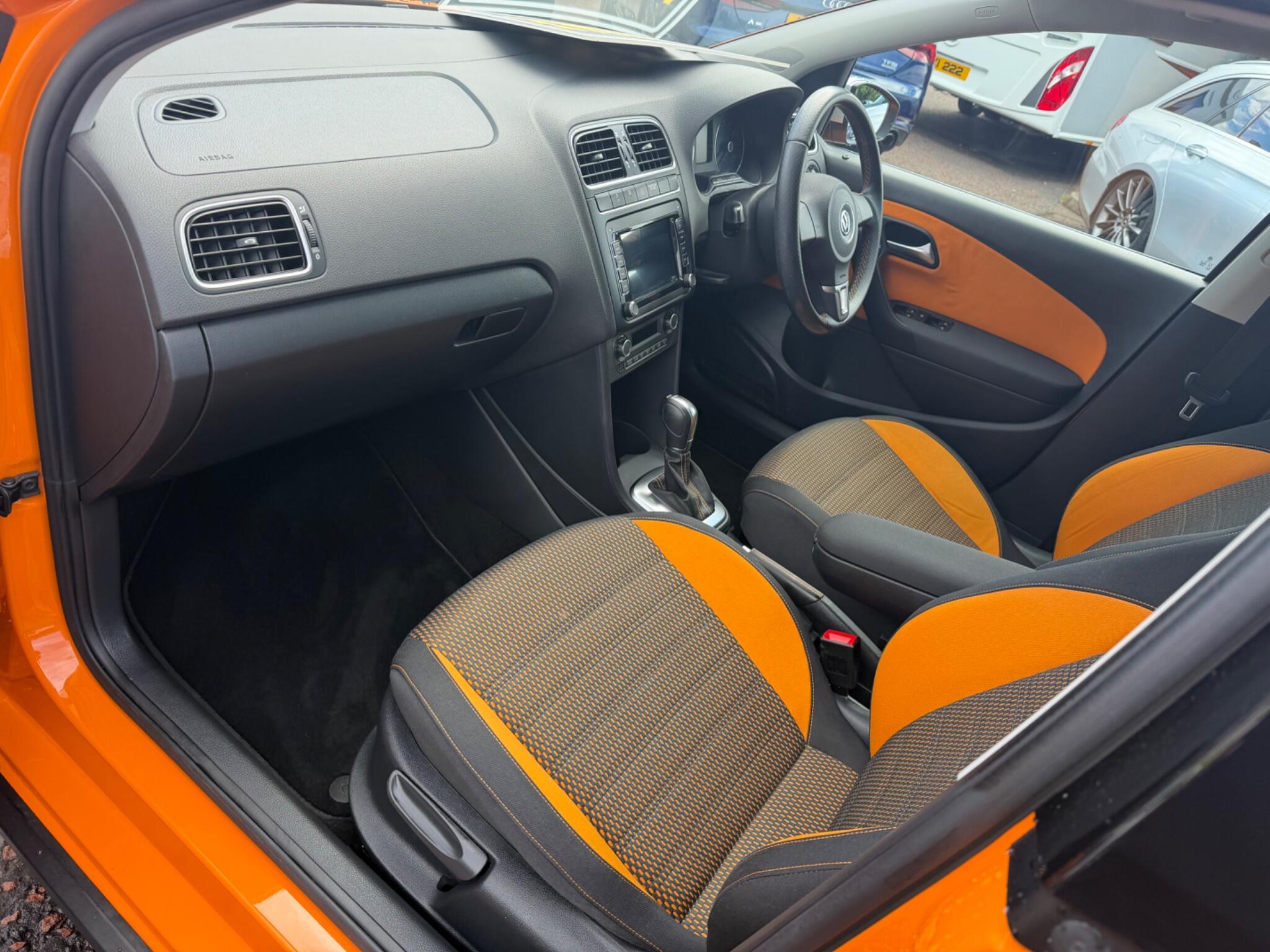 Volkswagen Polo view 9