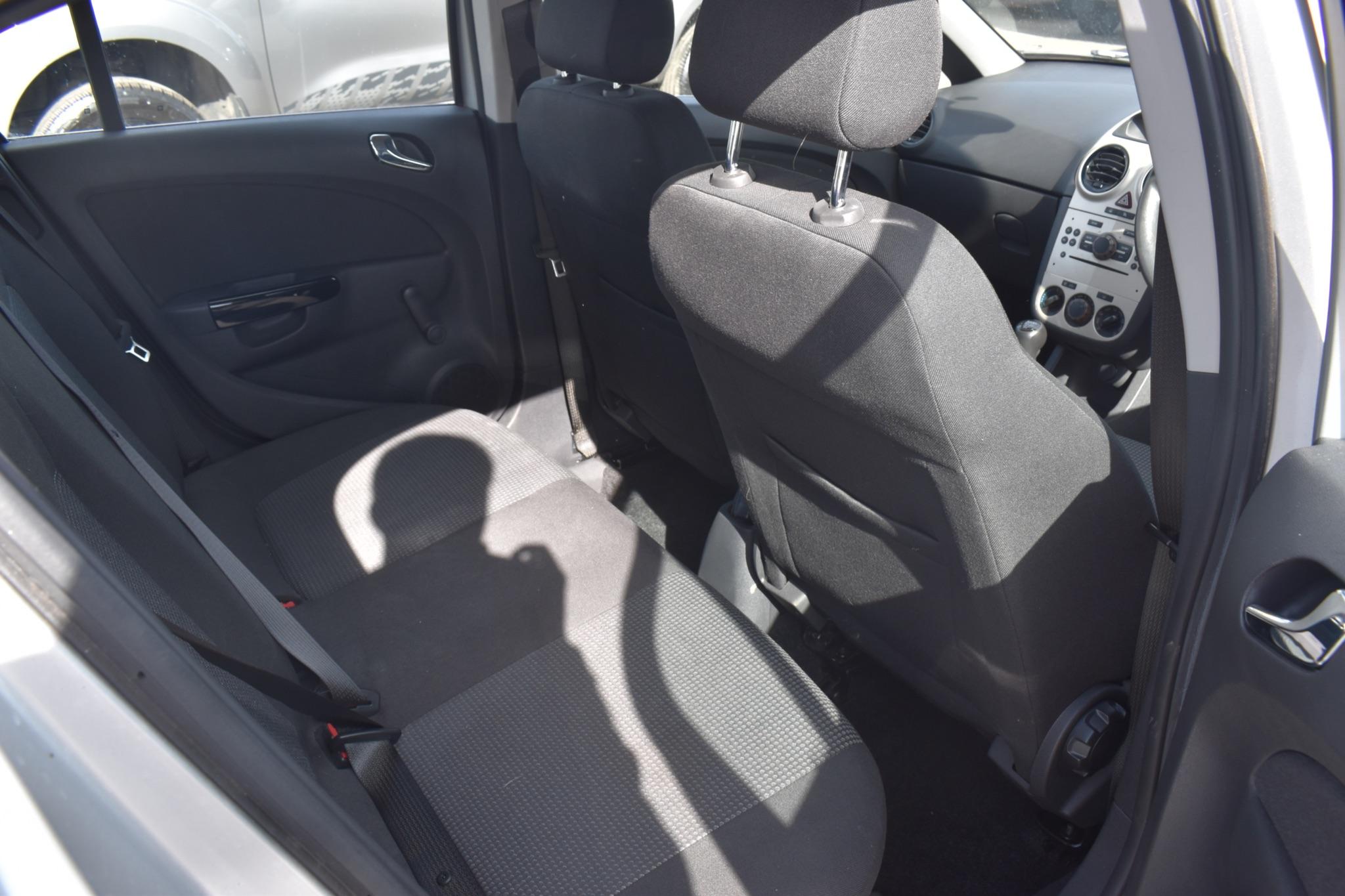 Corsa - 1.2i 16v Active 5dr - Image 12