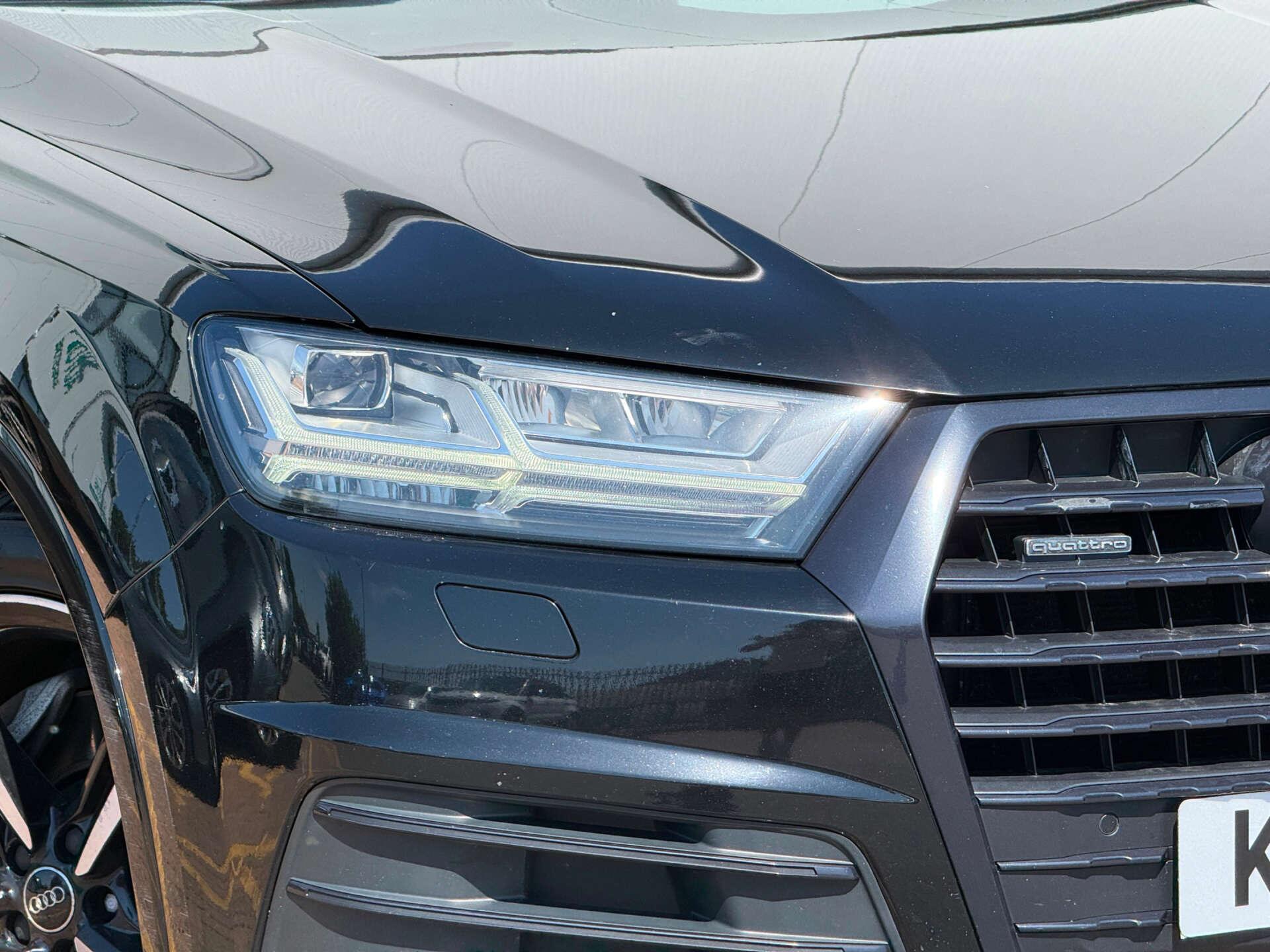 Audi Q7 view 21