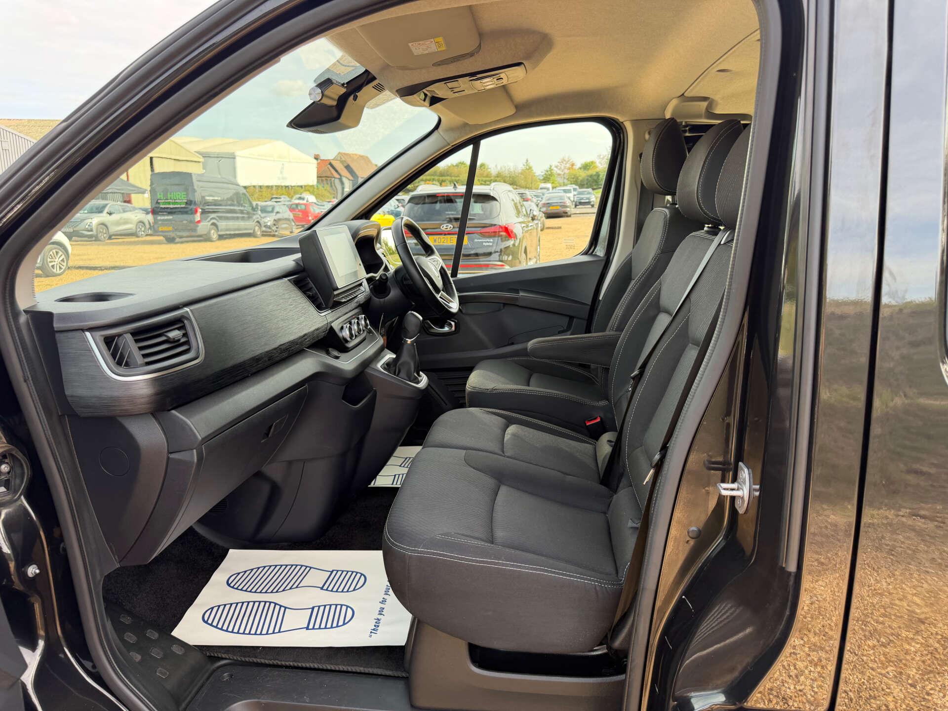 Renault Trafic view 11