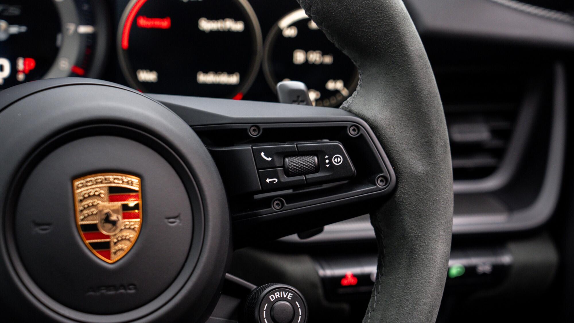 Porsche 911 view 22