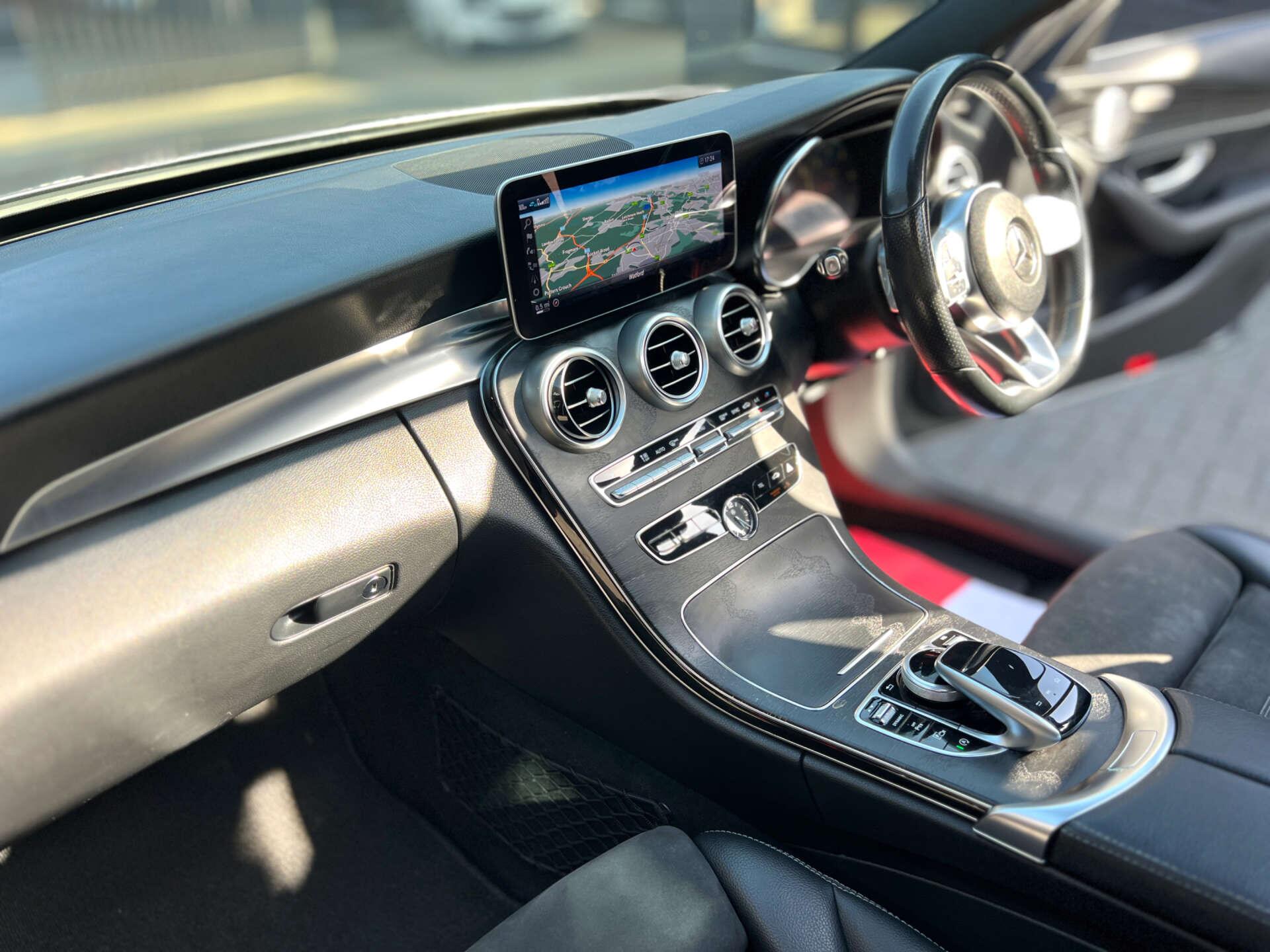 Mercedes-Benz C Class view 32