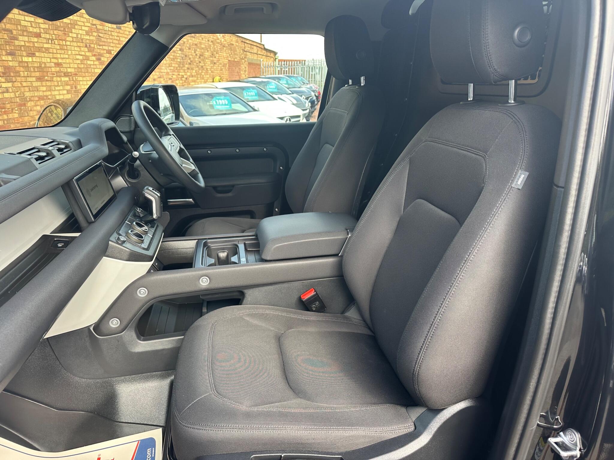 Land Rover Defender view 25