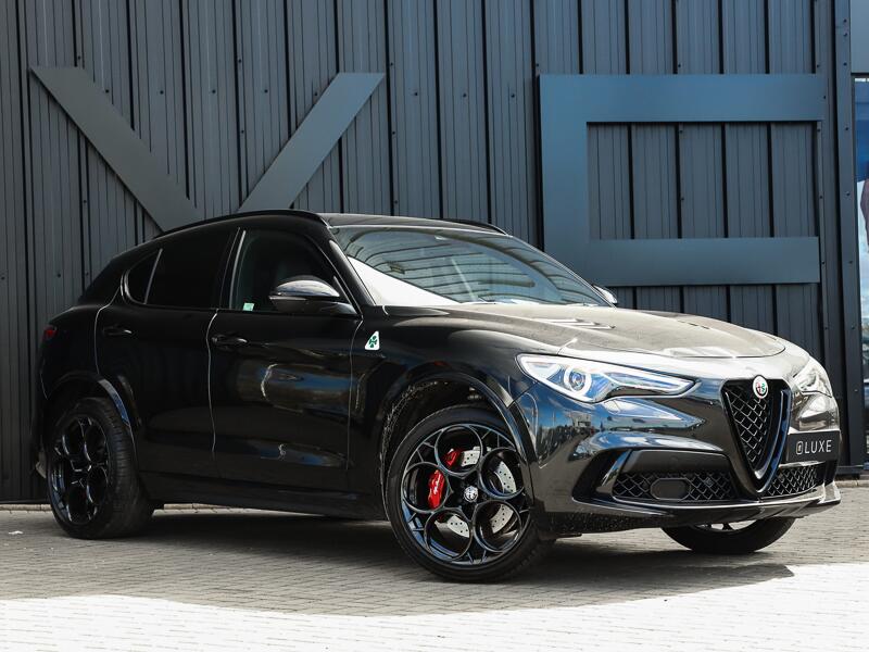 Alfa Romeo Stelvio view 17