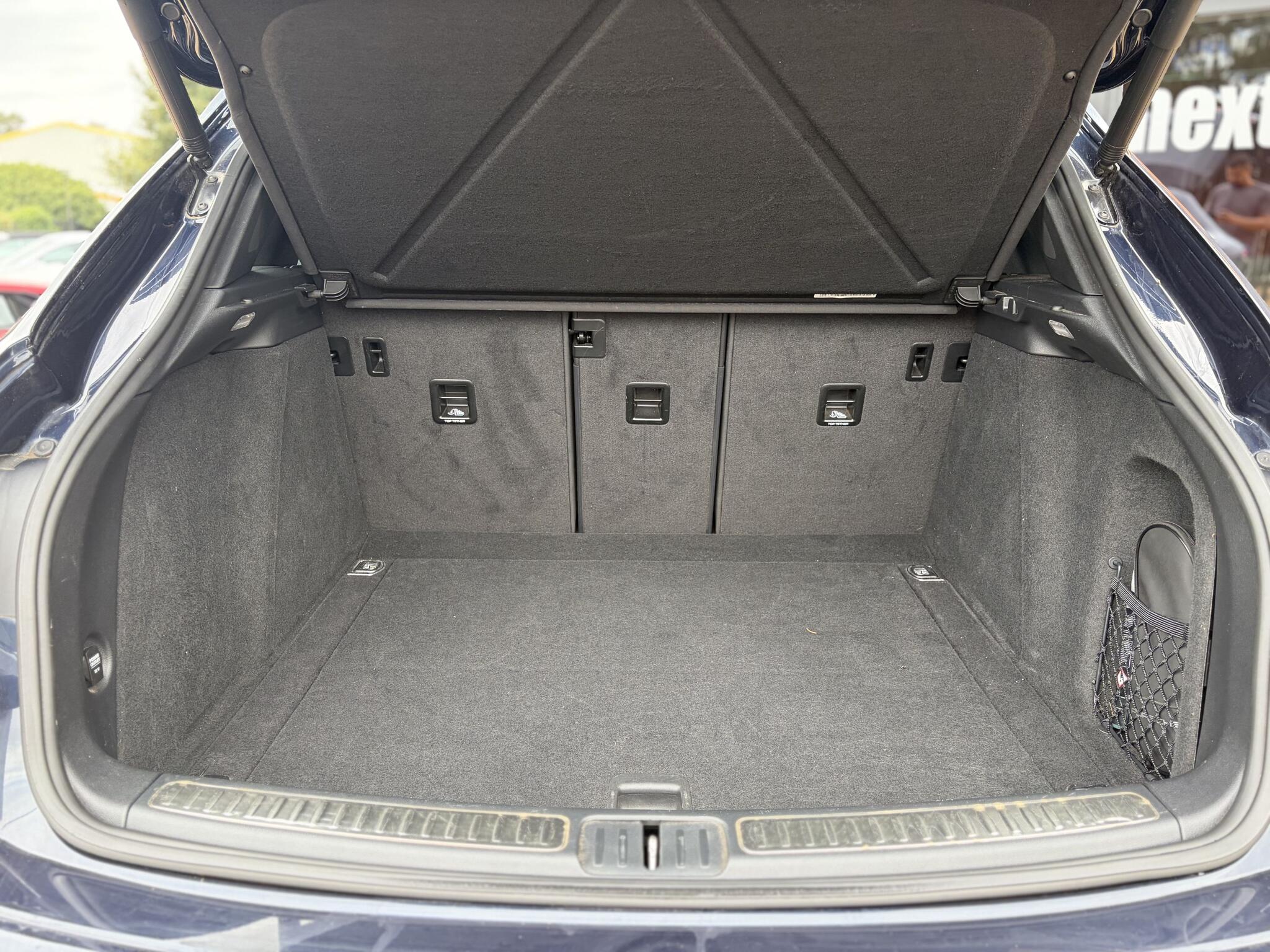 Porsche Macan view 10
