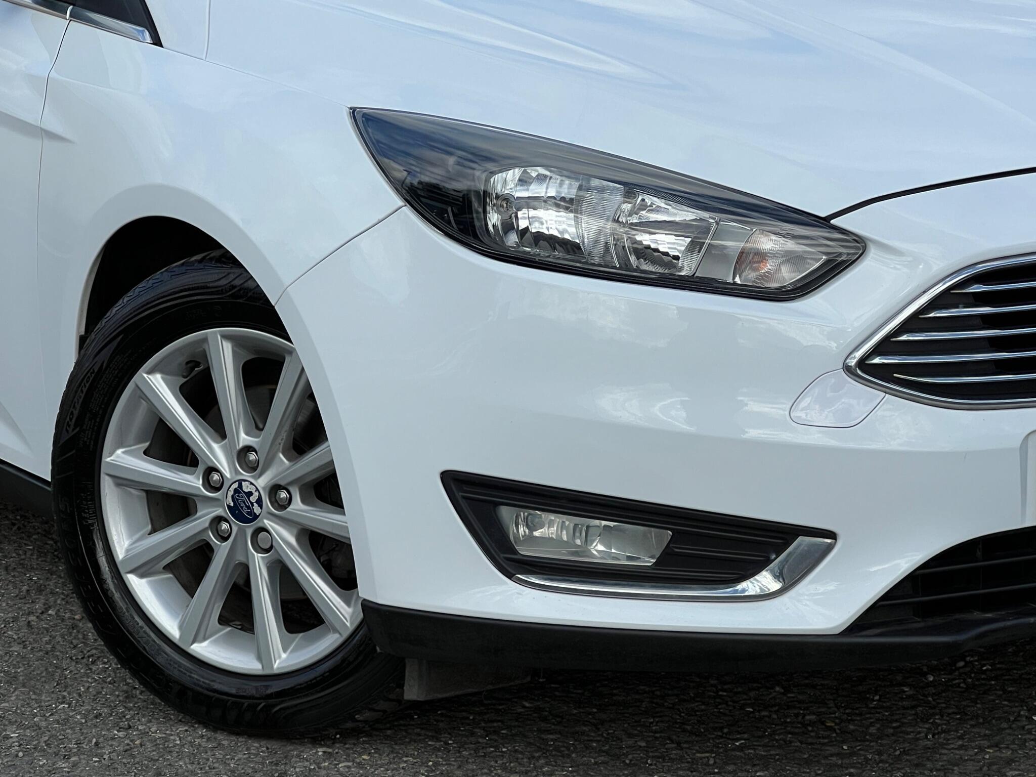 Ford Focus view 9