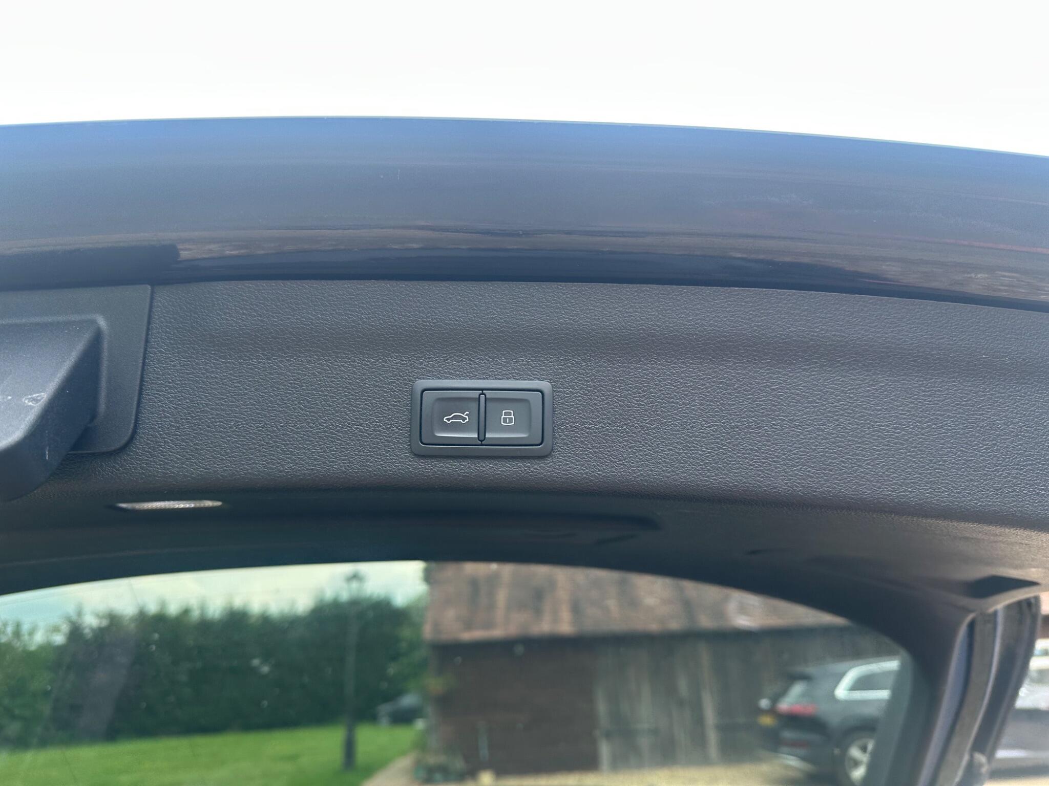 Audi A6 view 12