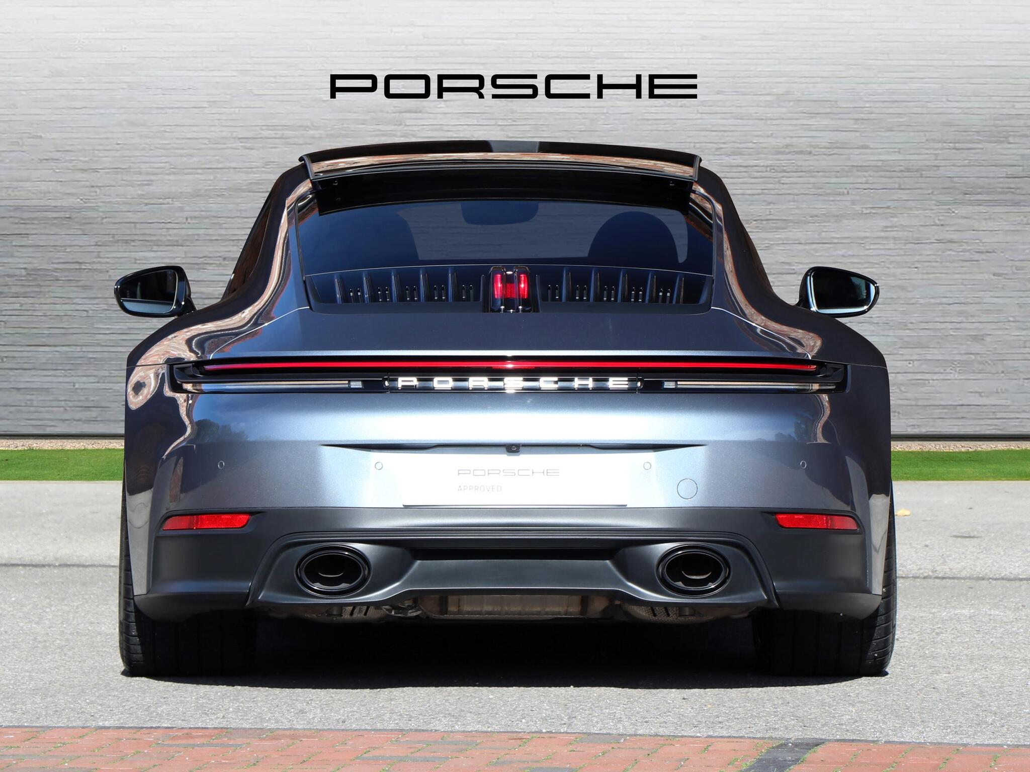 Porsche 911 view 8