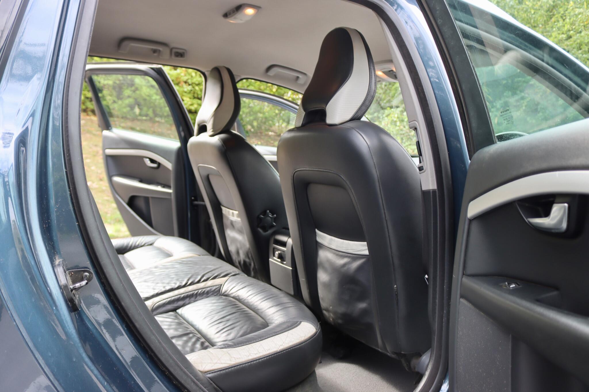 Volvo V70 view 27