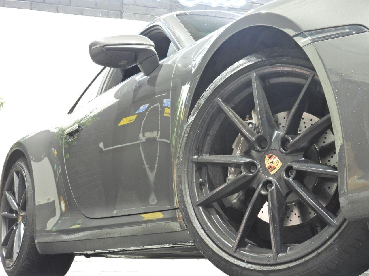Porsche 911 view 6