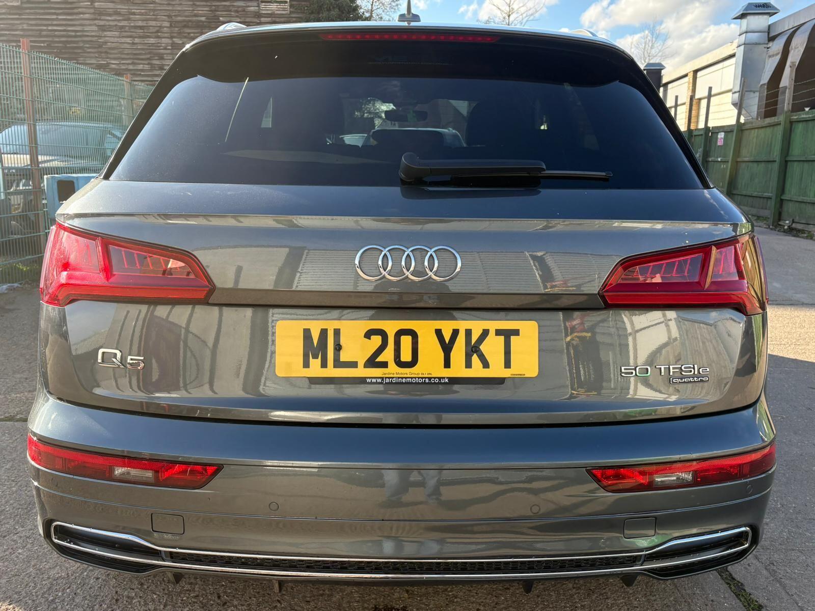 Audi Q5 view 10