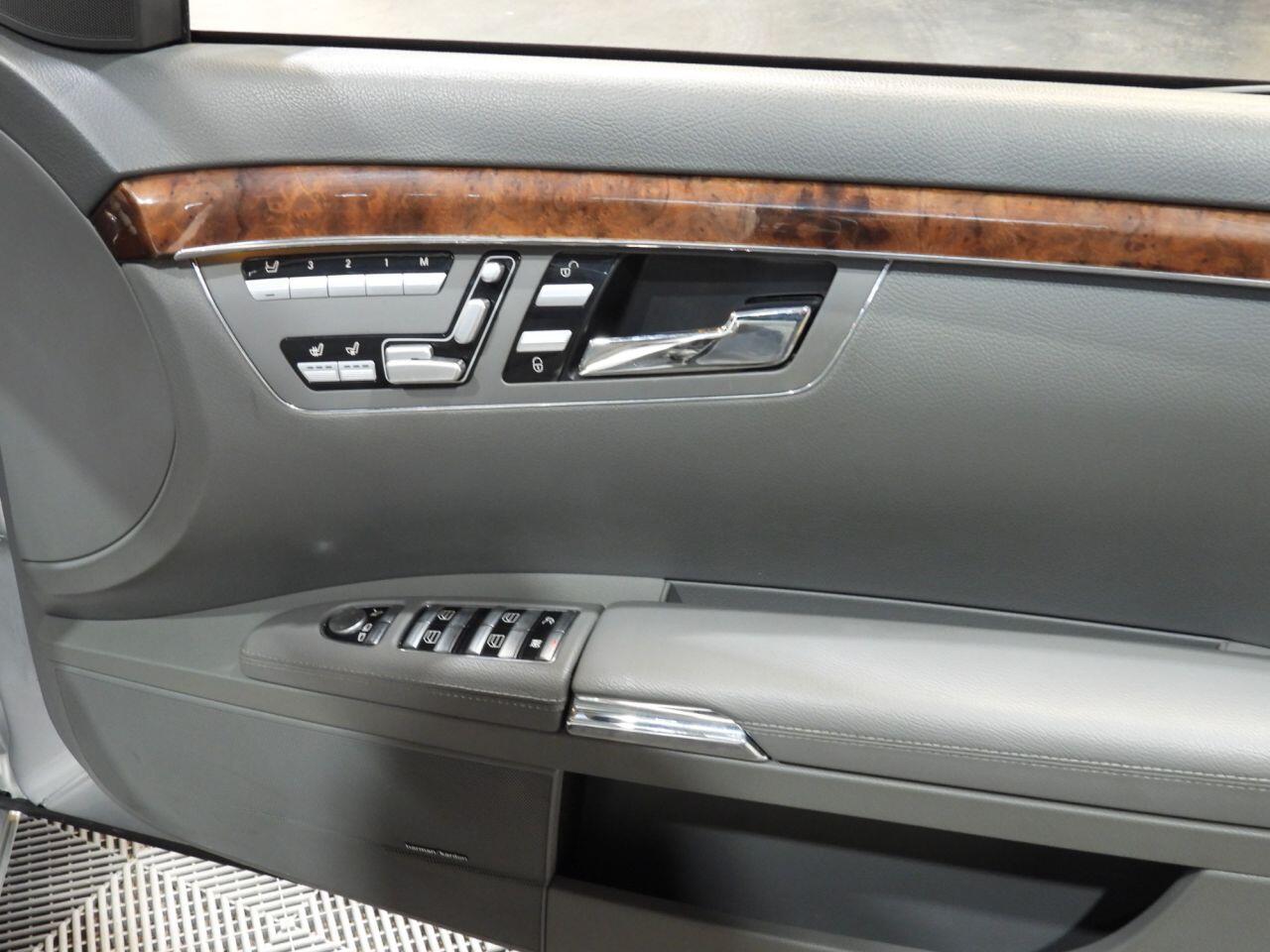 Mercedes-Benz S-Class view 37