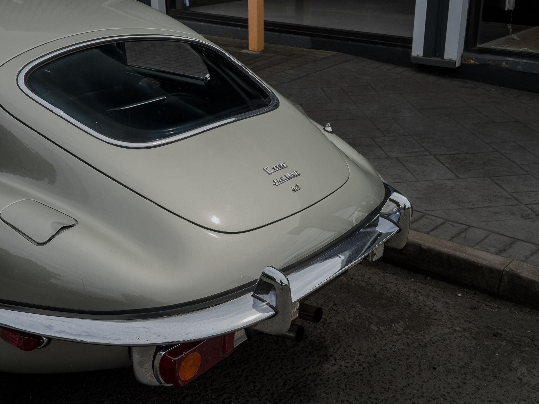 Jaguar E-Type view 6