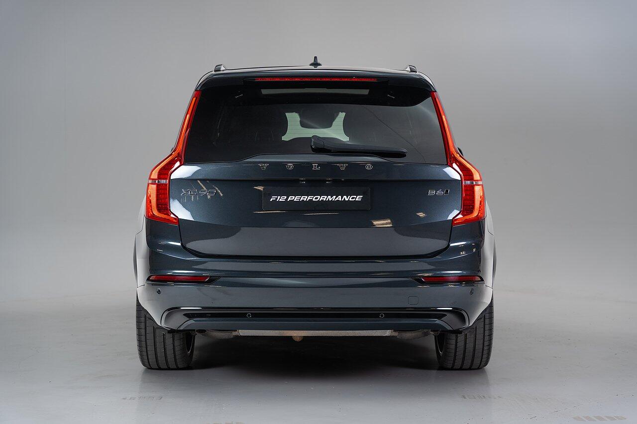 Volvo XC90 view 8