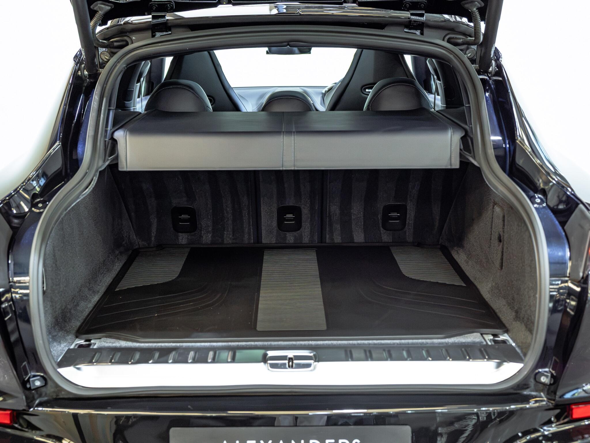 Aston Martin DBX view 29