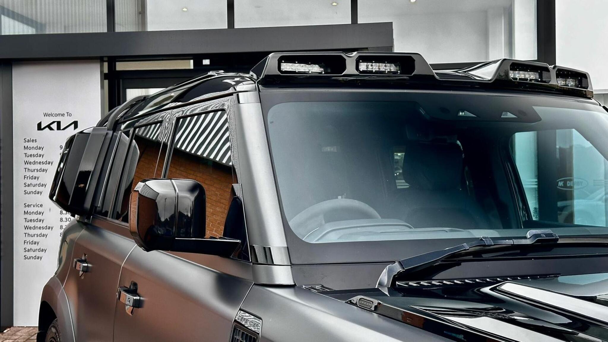 Land Rover Defender 110 view 6