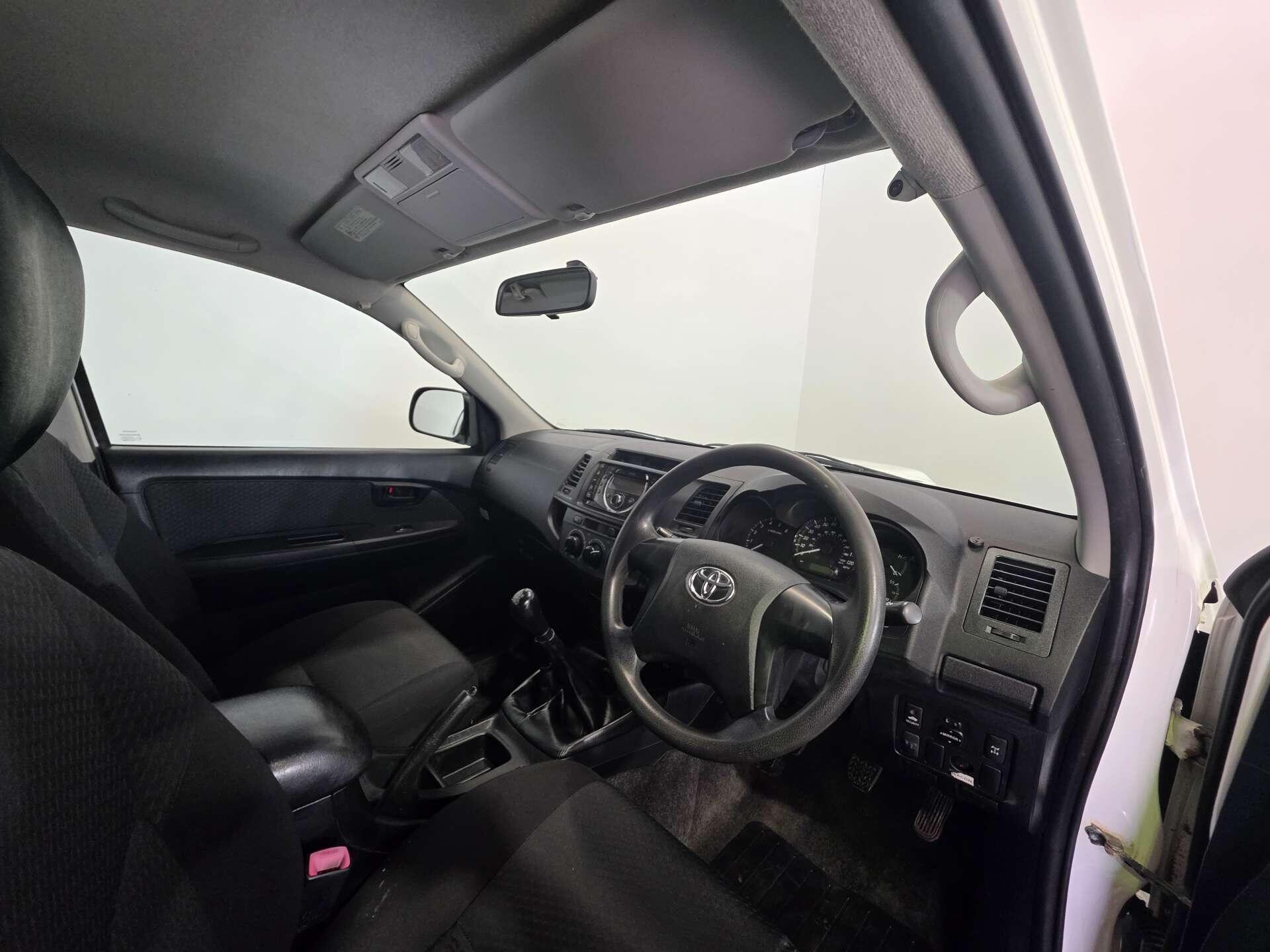 Toyota Hilux view 10