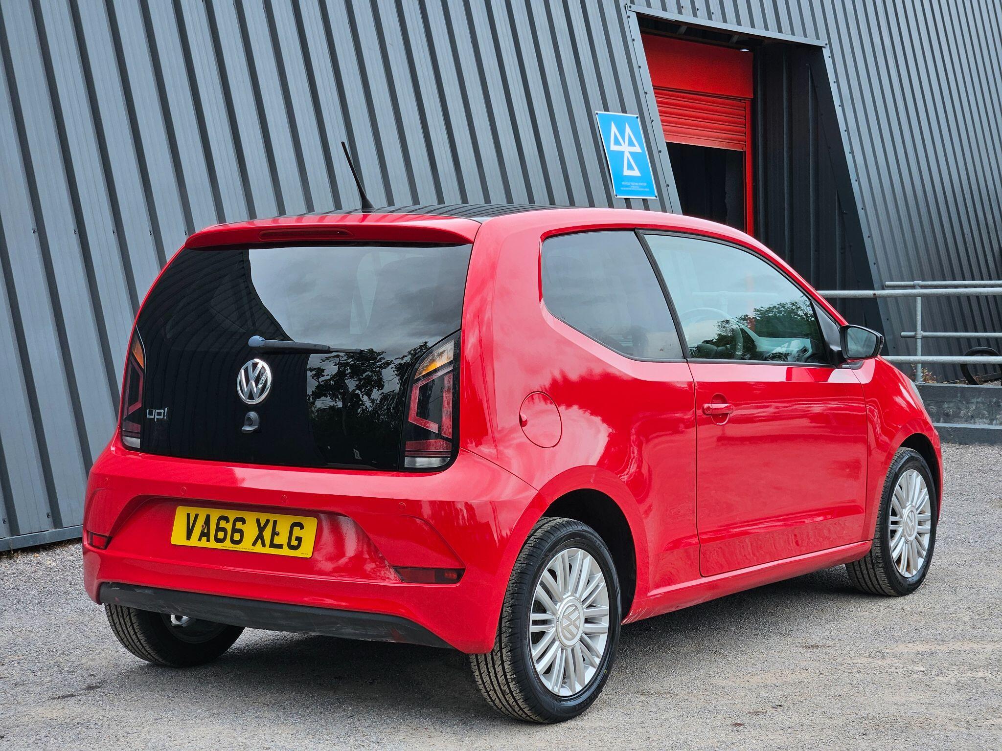 2017 Volkswagen up! image 8