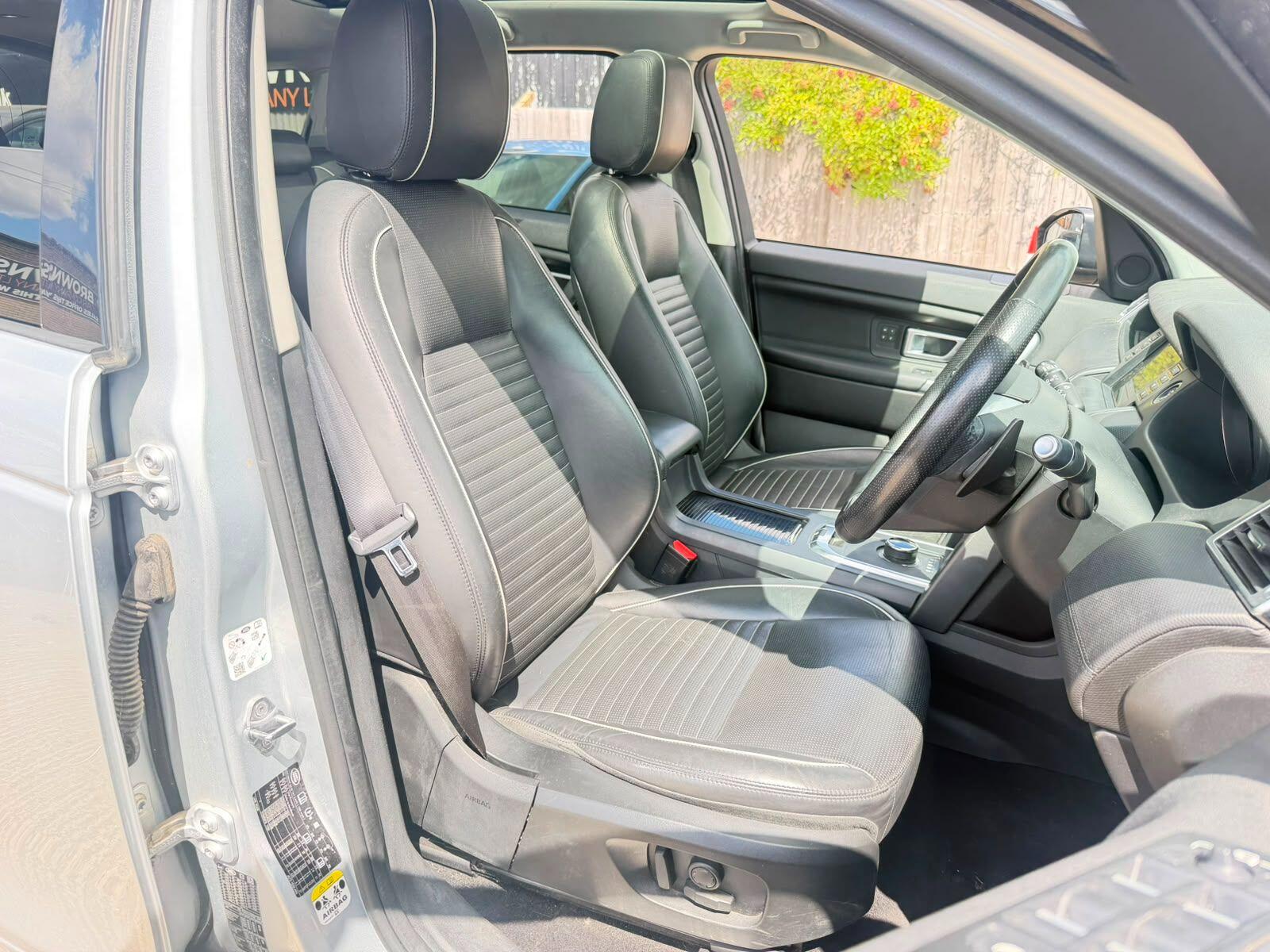 Land Rover Discovery Sport view 14