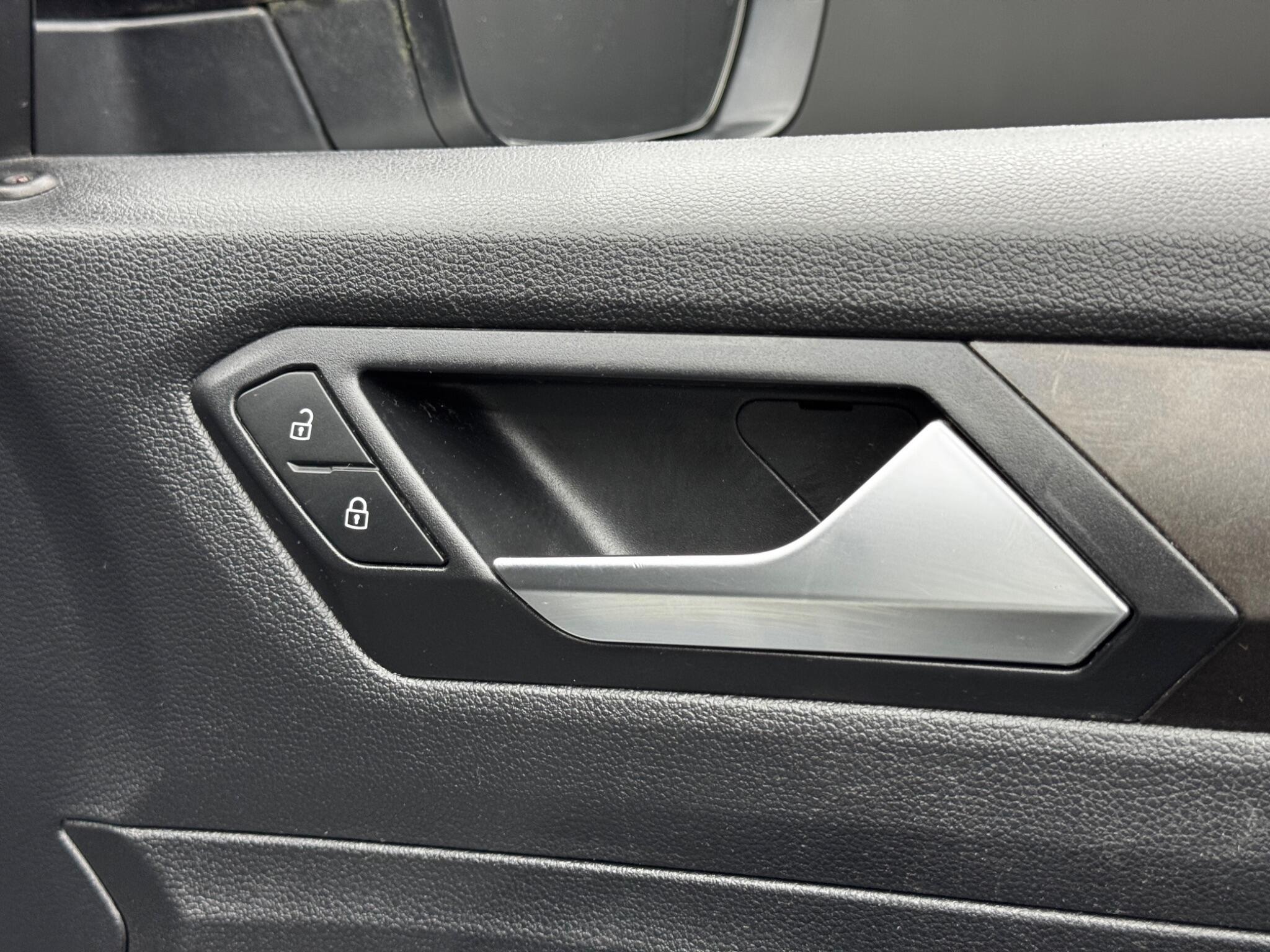 Volkswagen T-Roc view 38