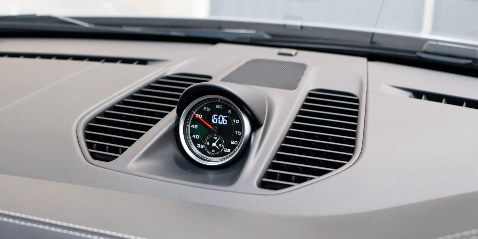 Porsche 911 view 38
