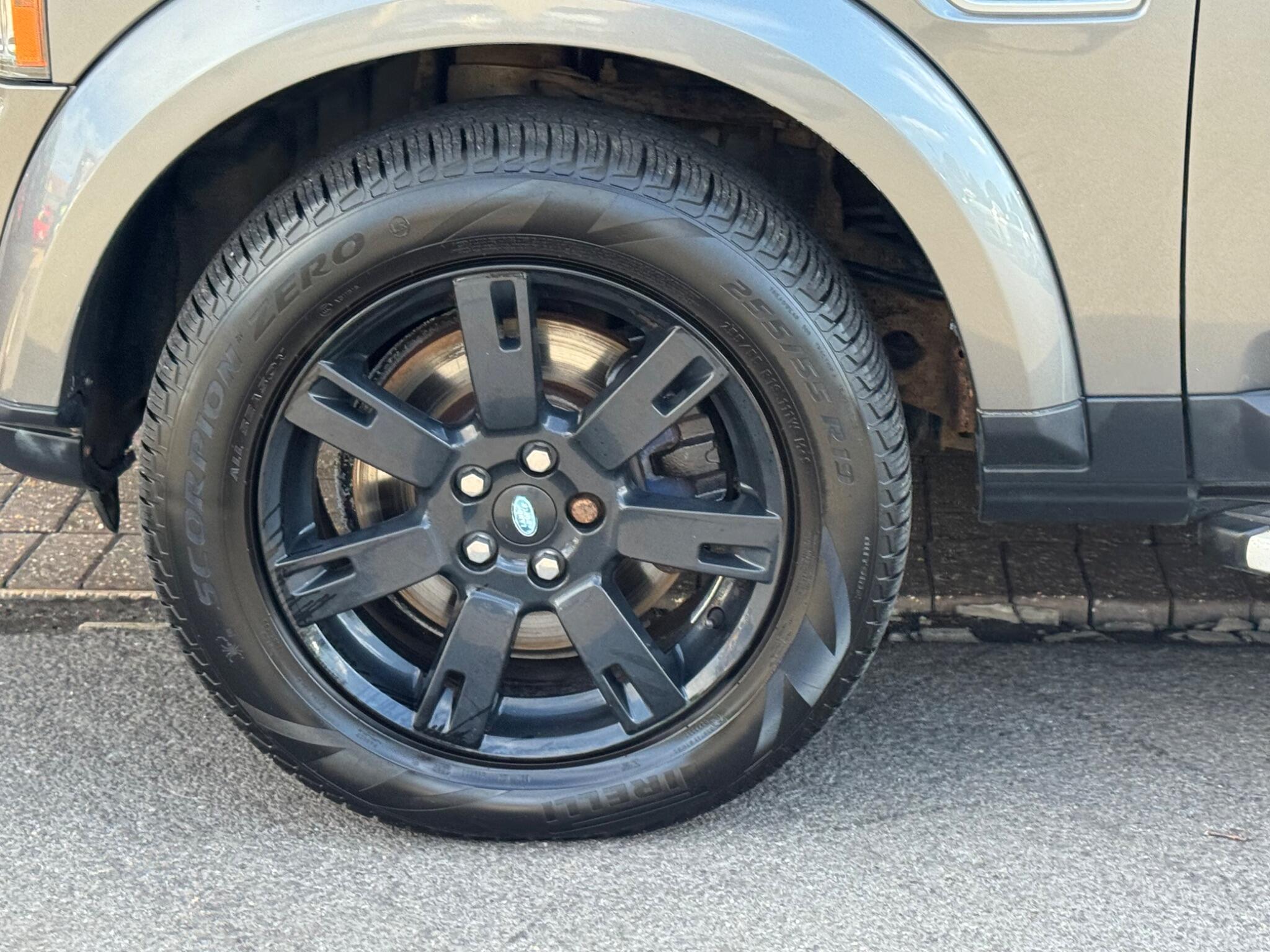 Land Rover Discovery 4 view 33