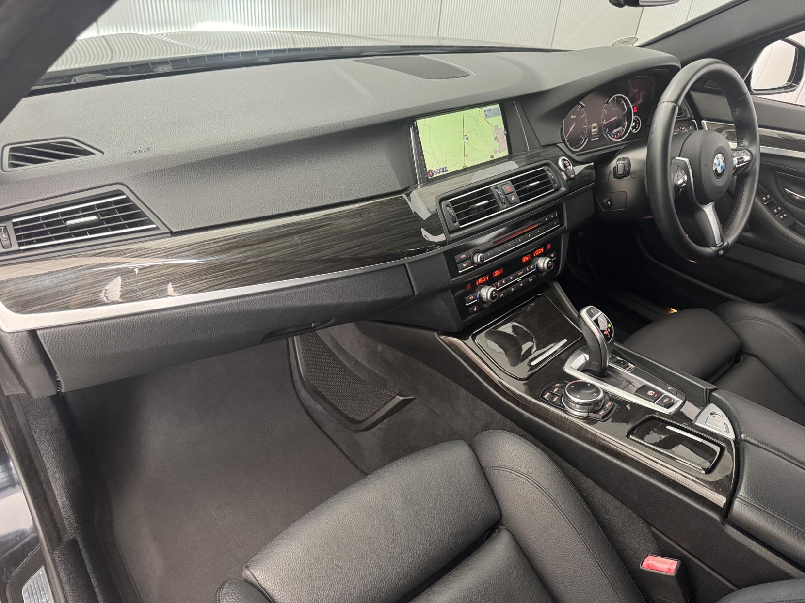 BMW 5 Series view 60