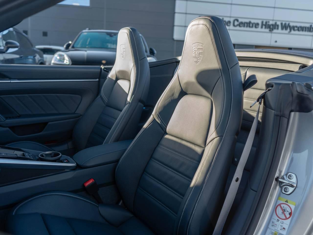Porsche 911 view 34