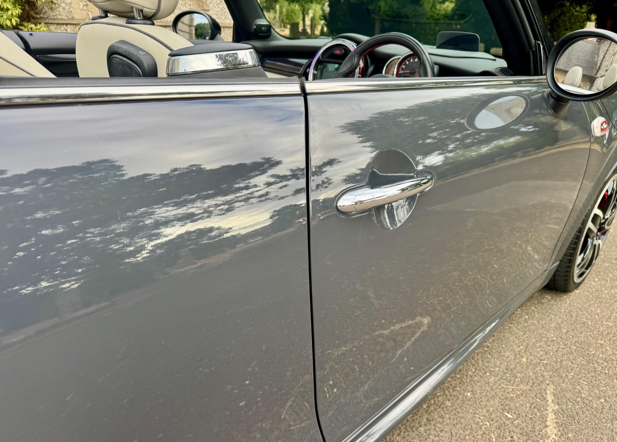 Mini Convertible view 68