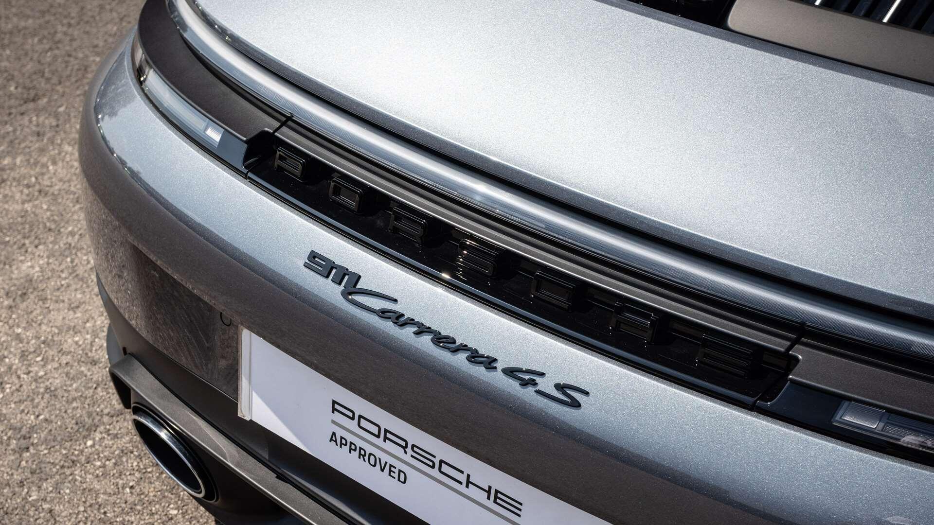 Porsche 911 view 33