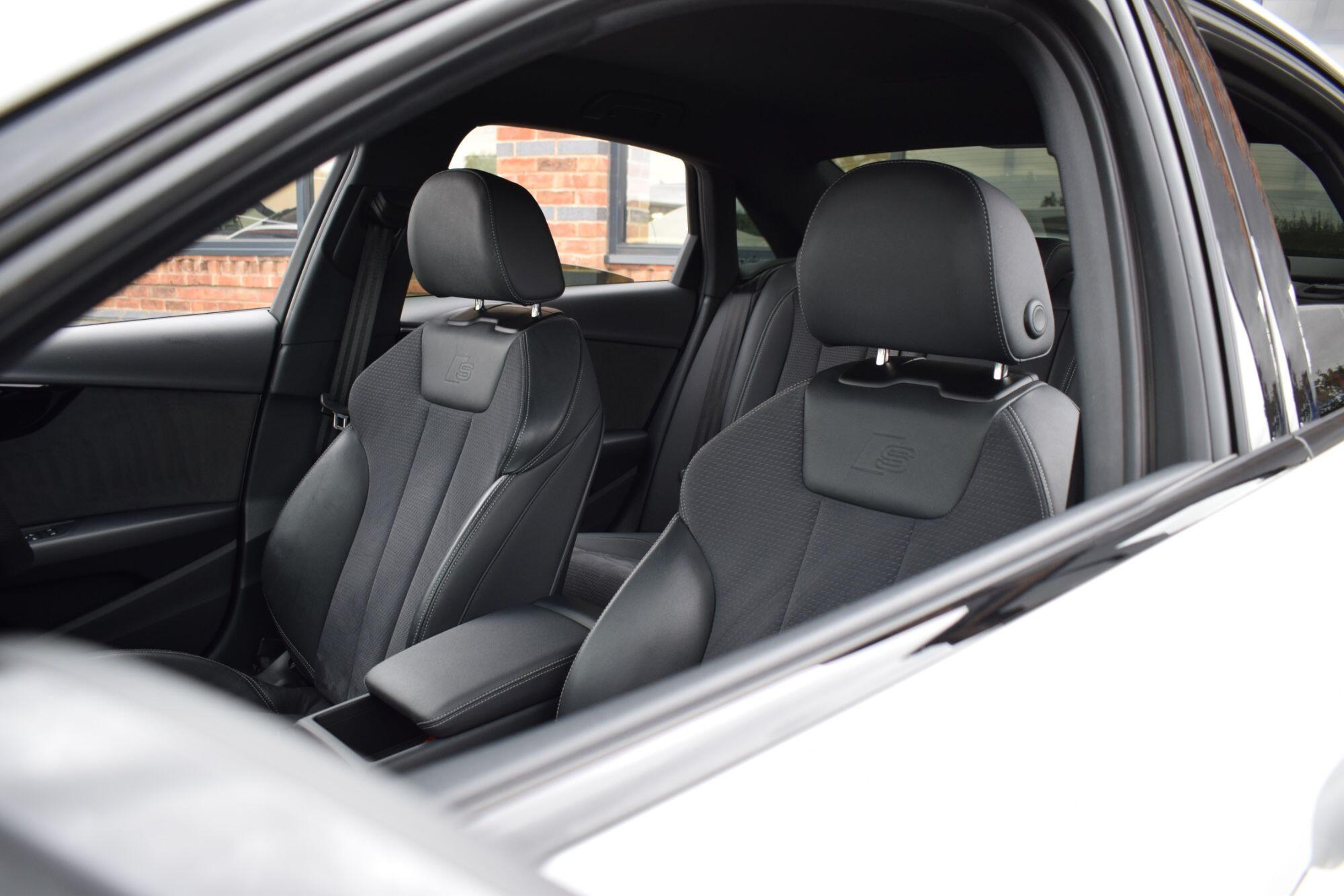 Audi A4 view 26