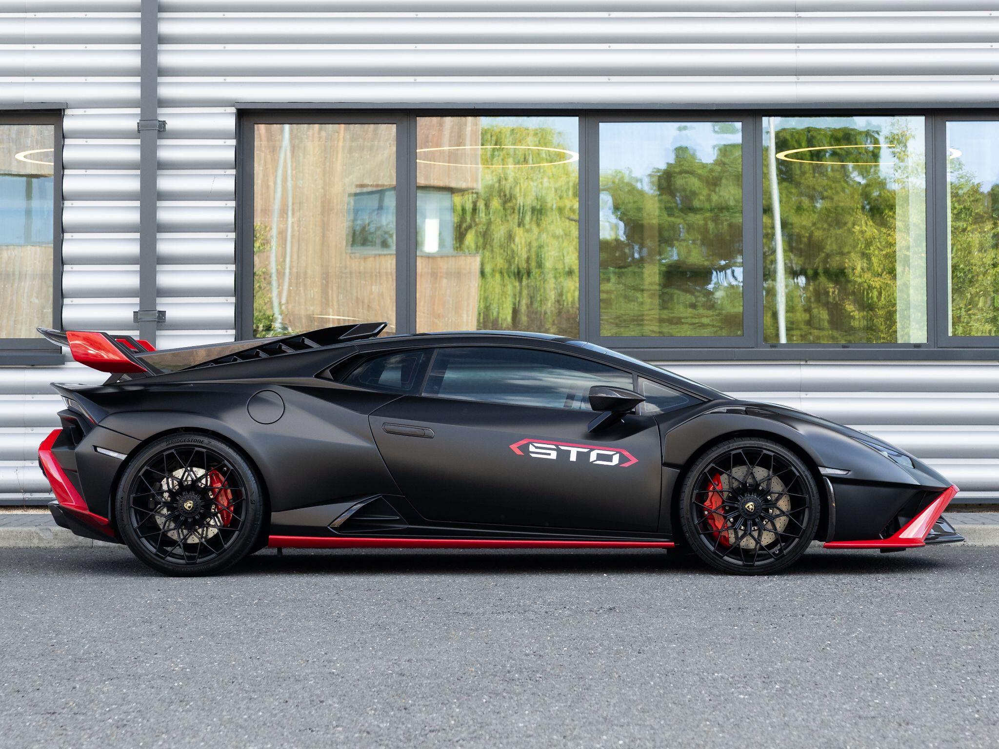 Lamborghini Huracan view 2