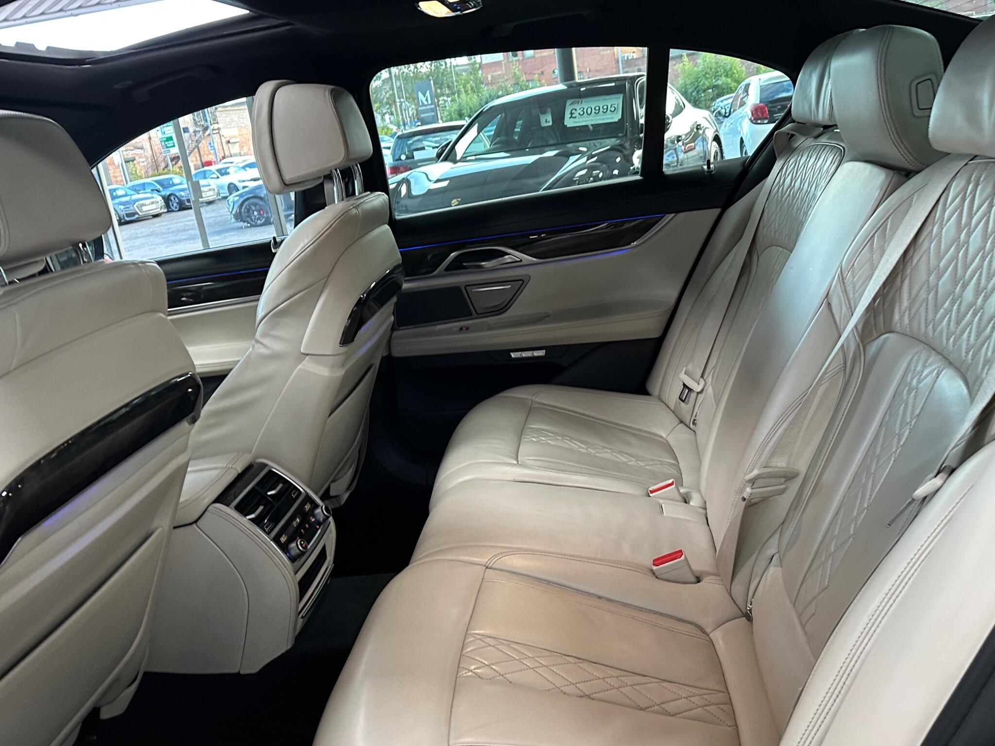 BMW 7 Series view 36