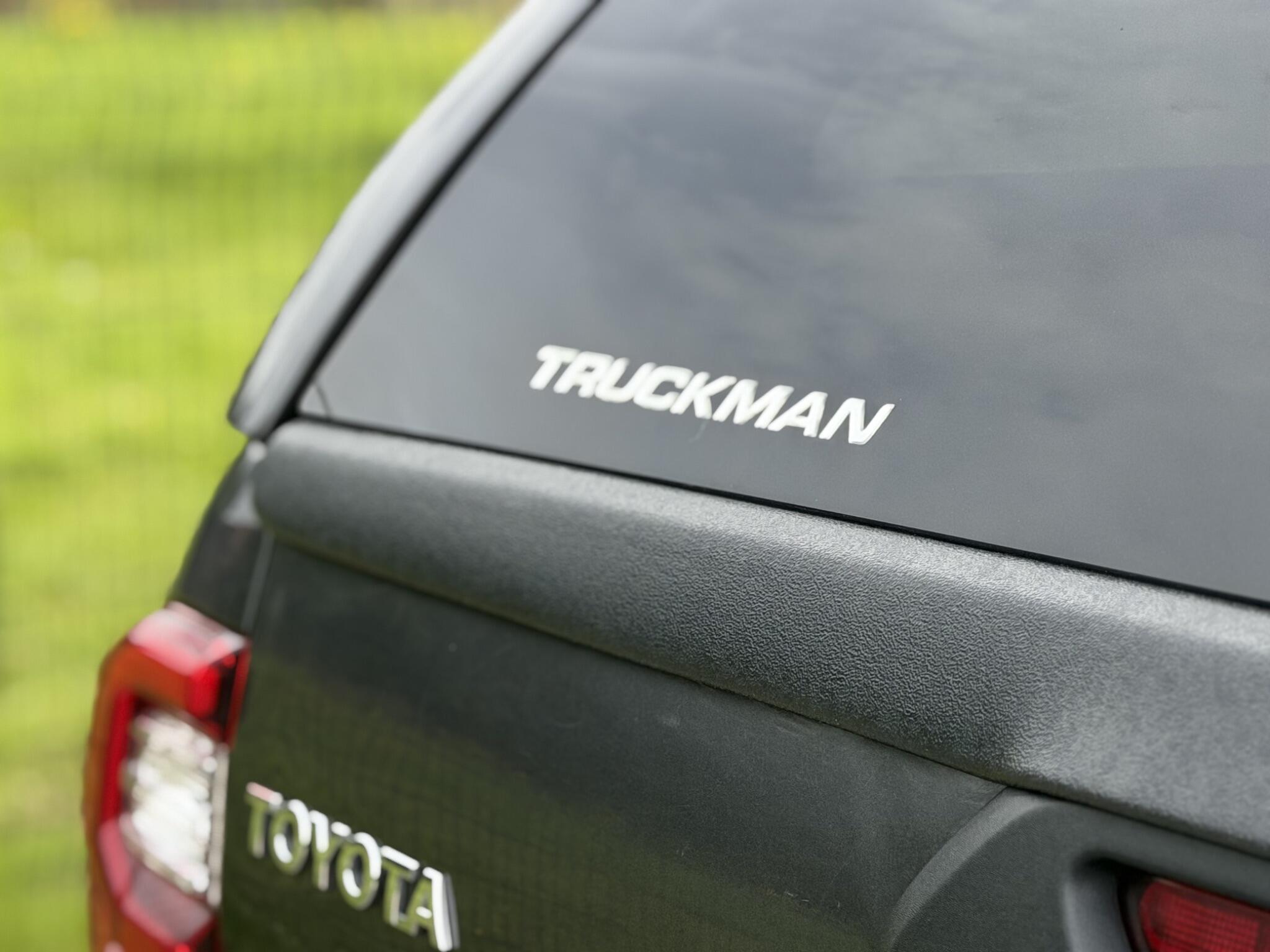 Toyota Hilux view 31