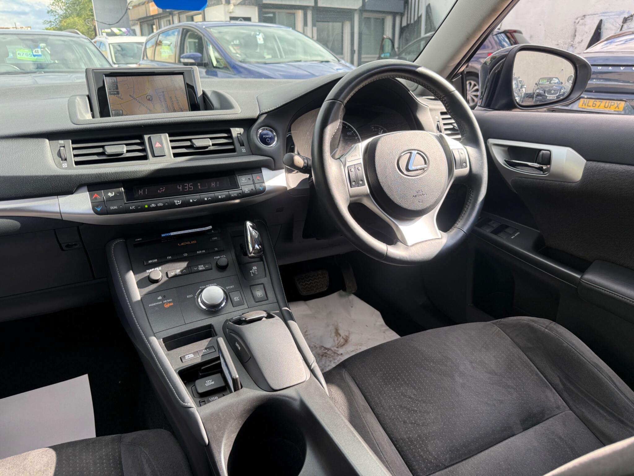 Lexus CT - Image 59