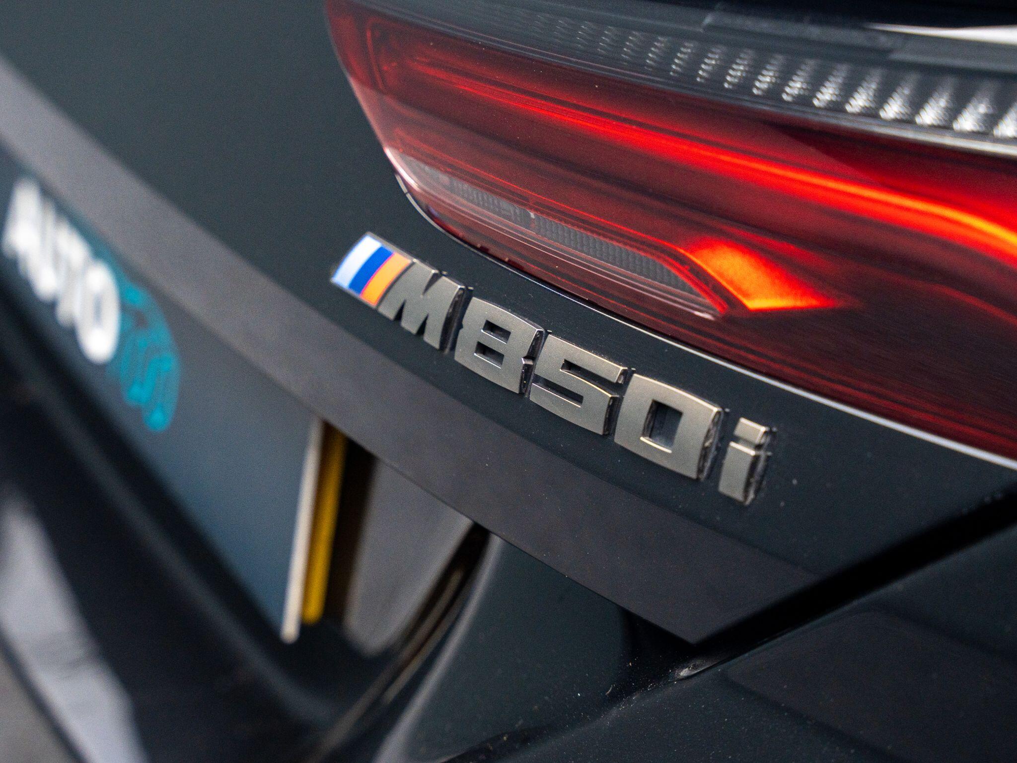 BMW 8 Series view 25