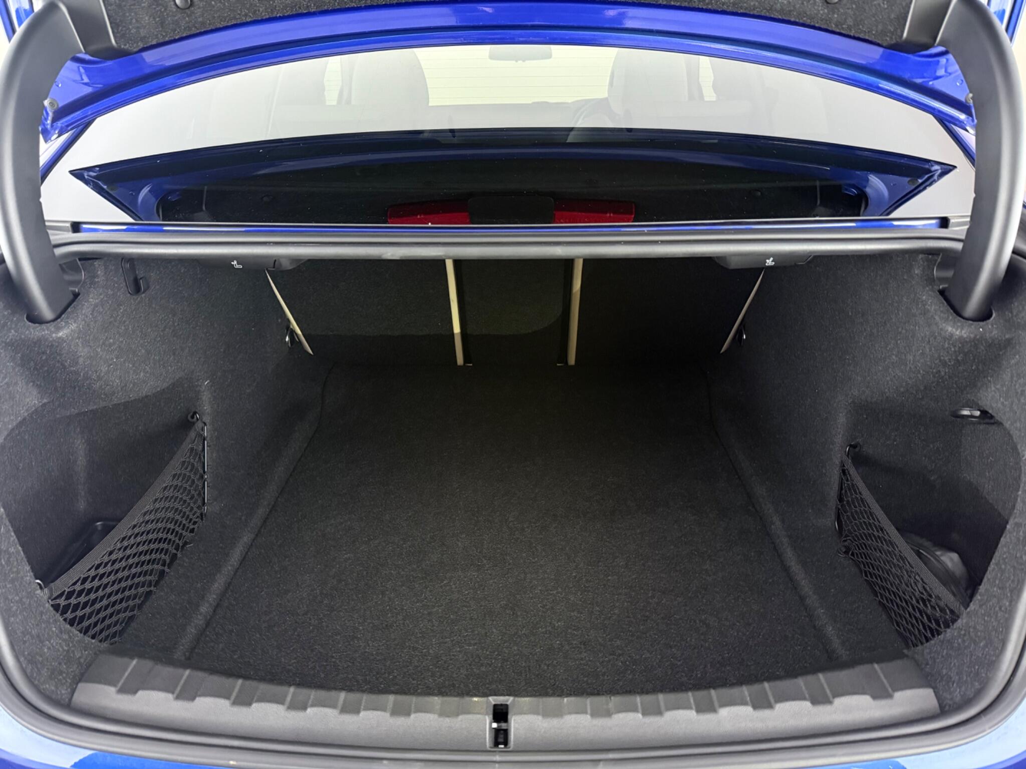BMW 3 Series view 9