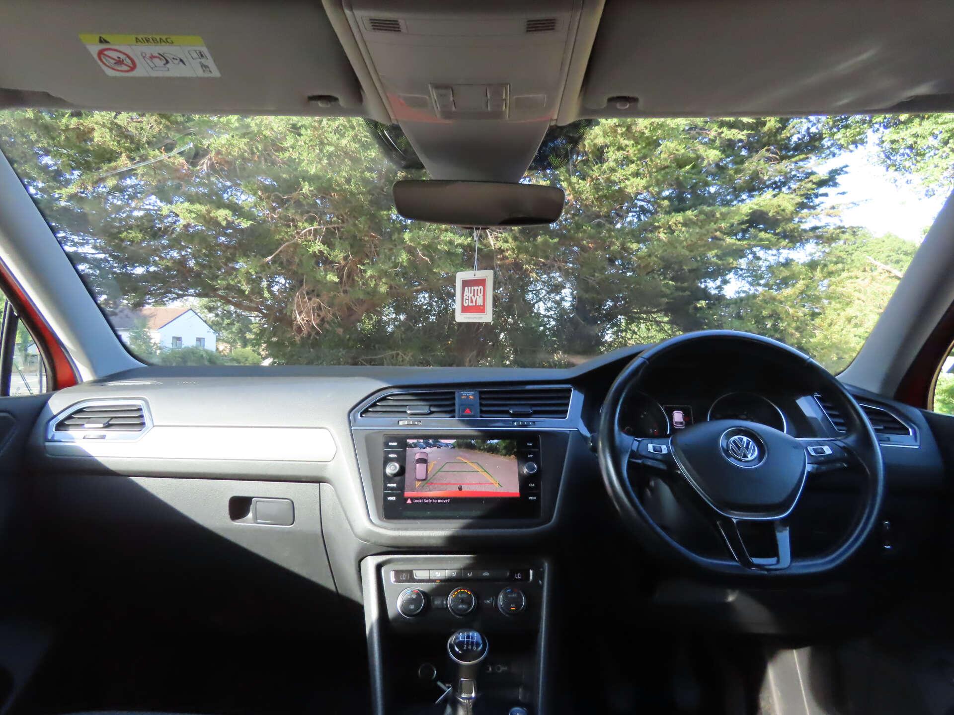 Volkswagen Tiguan Allspace view 7