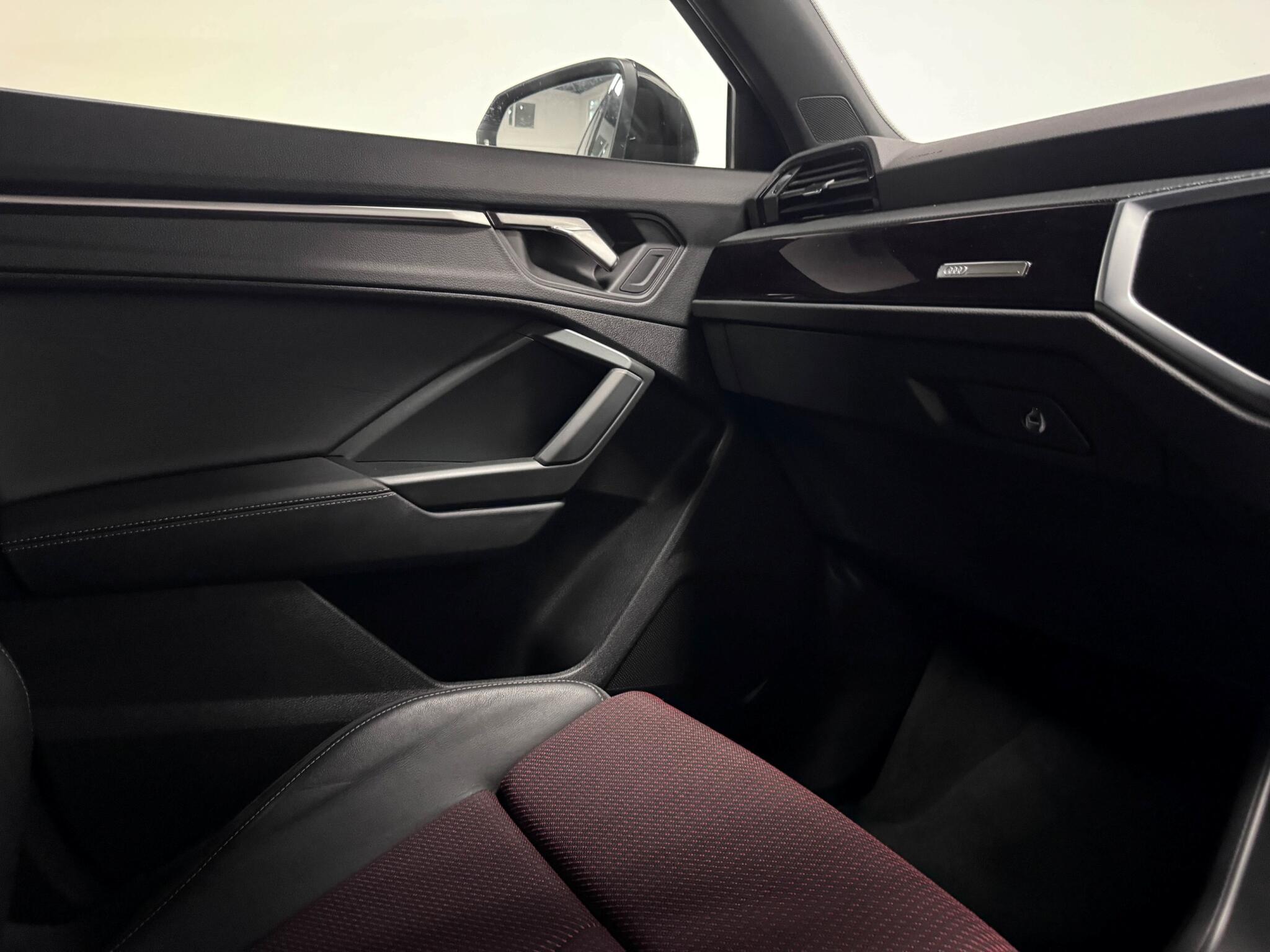 Audi Q3 view 35