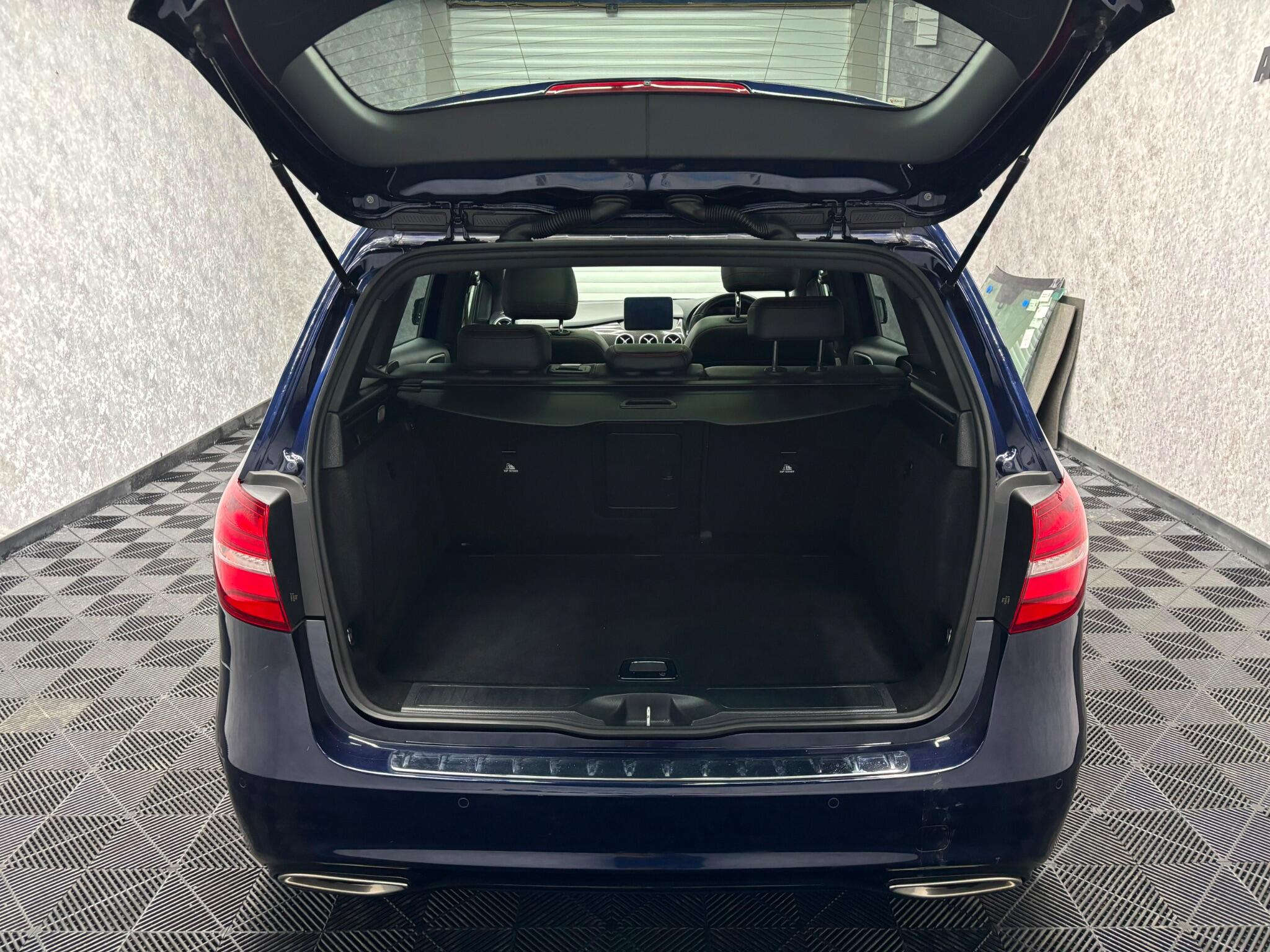 Mercedes-Benz B Class view 26