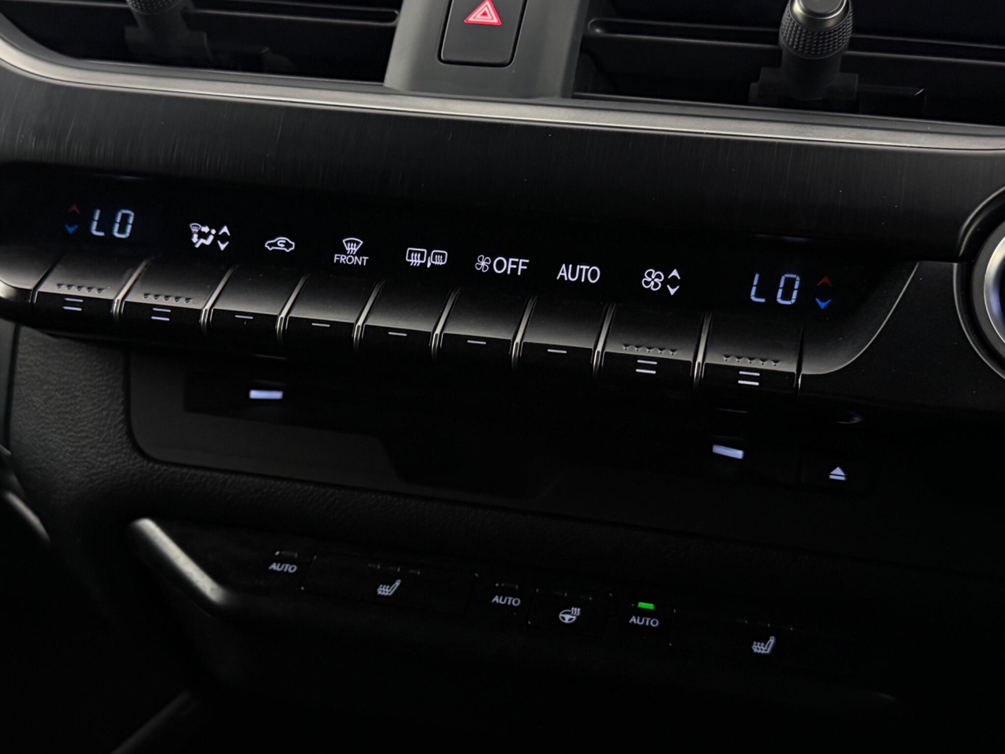 Lexus Ux view 23