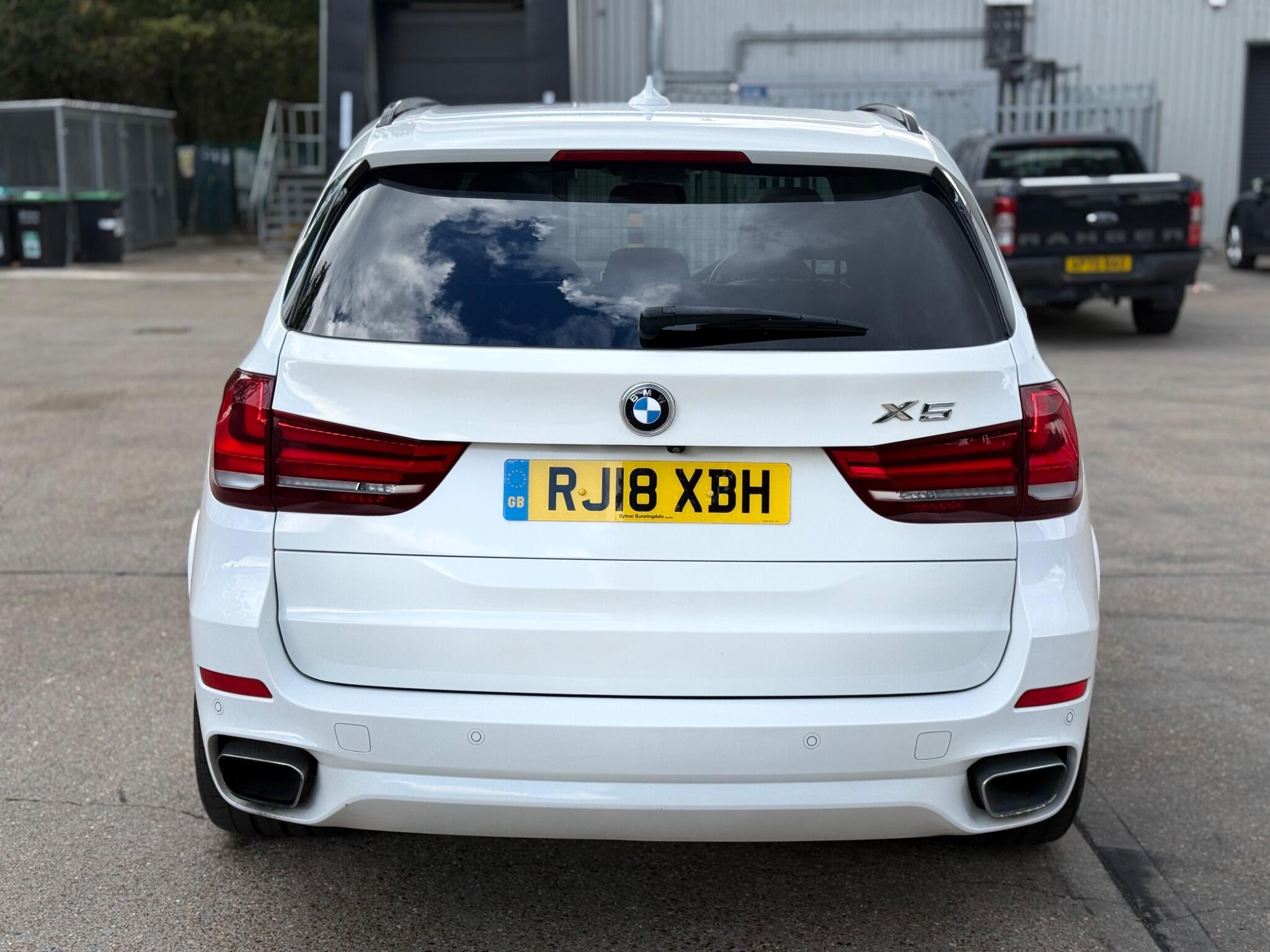 BMW X5 view 8