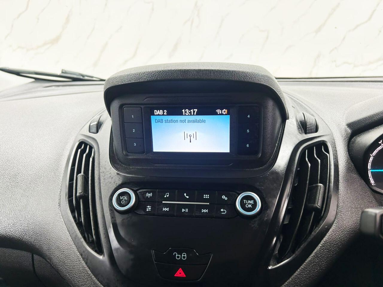 Ford Transit Courier view 17