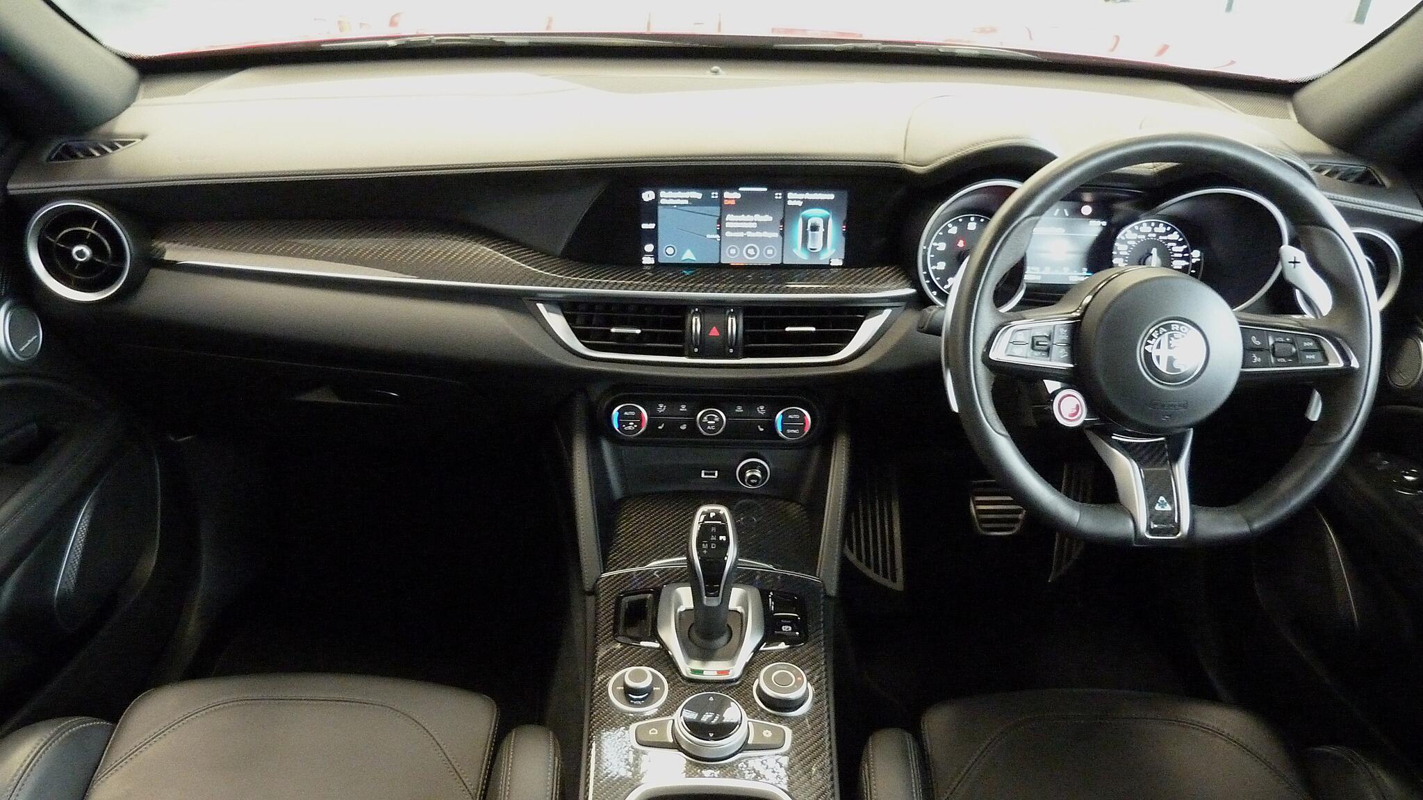 Alfa Romeo Stelvio view 30