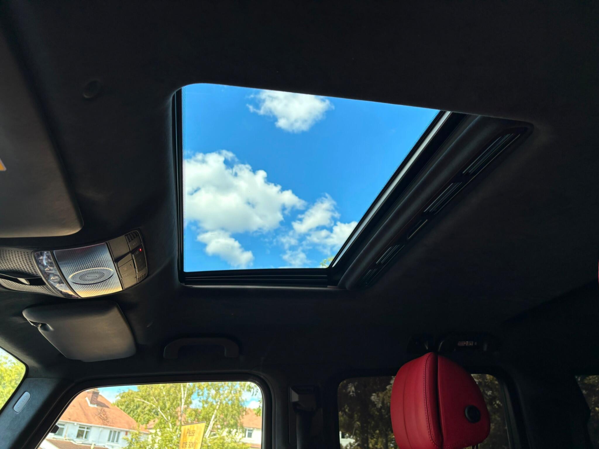 Mercedes-Benz G Class view 32