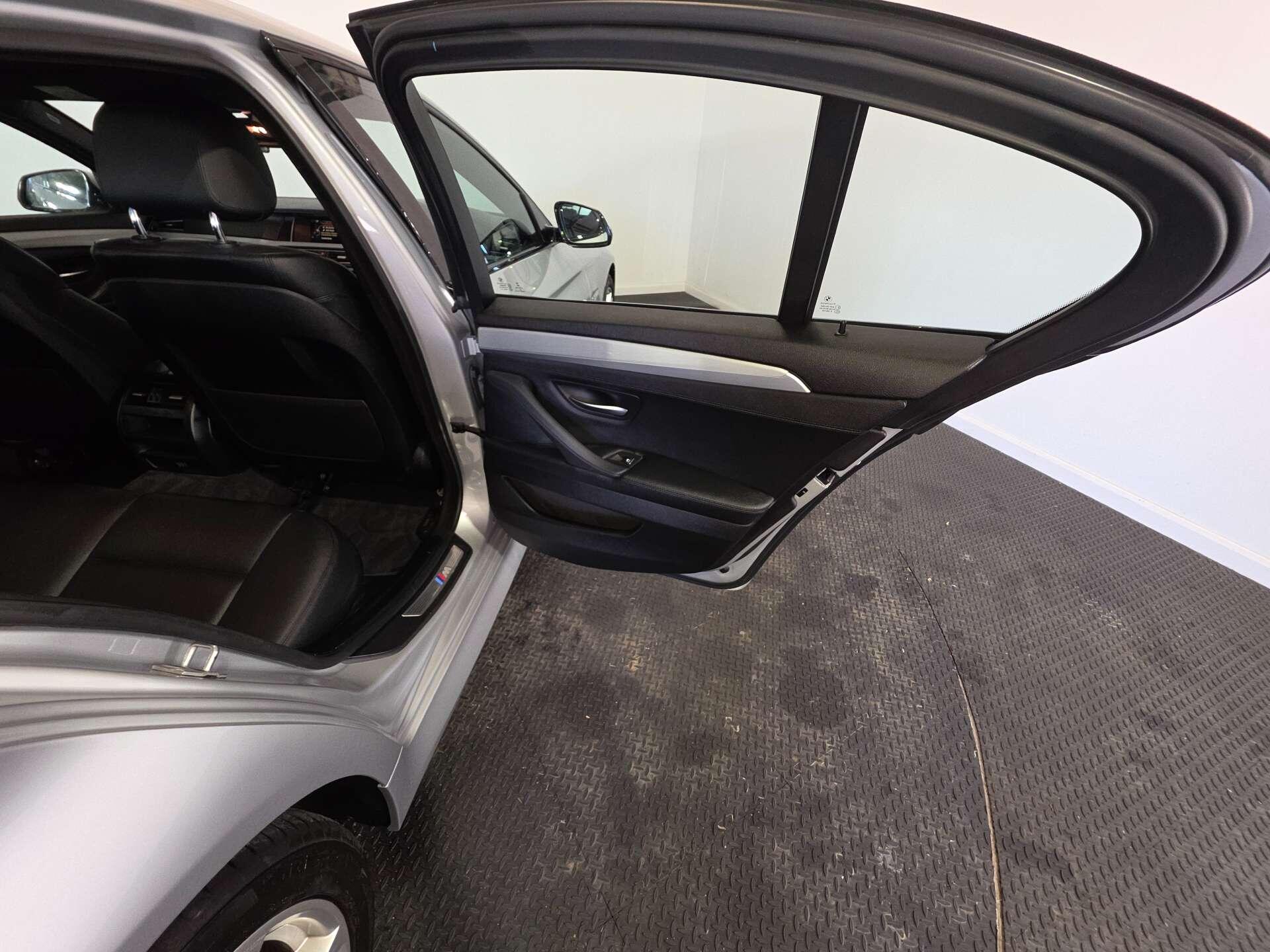 BMW 5 Series view 44