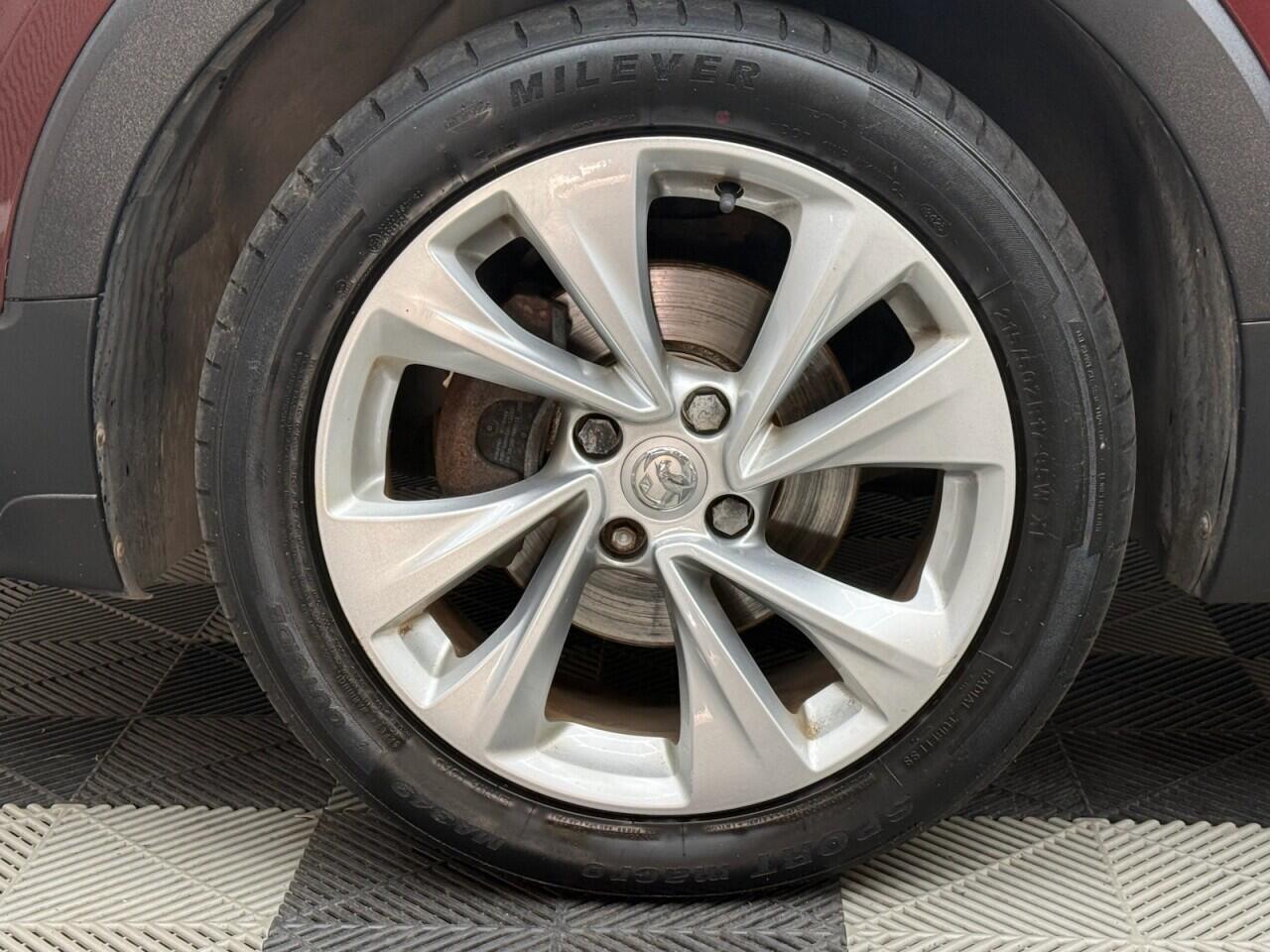 Vauxhall Crossland X view 4